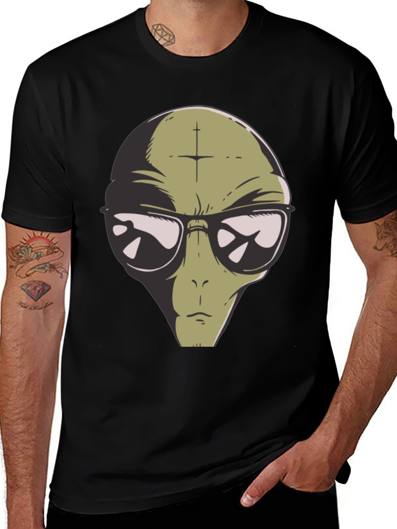 Variant 26 of Alien Graphic Print T-Shirt - Cool Casual Tee