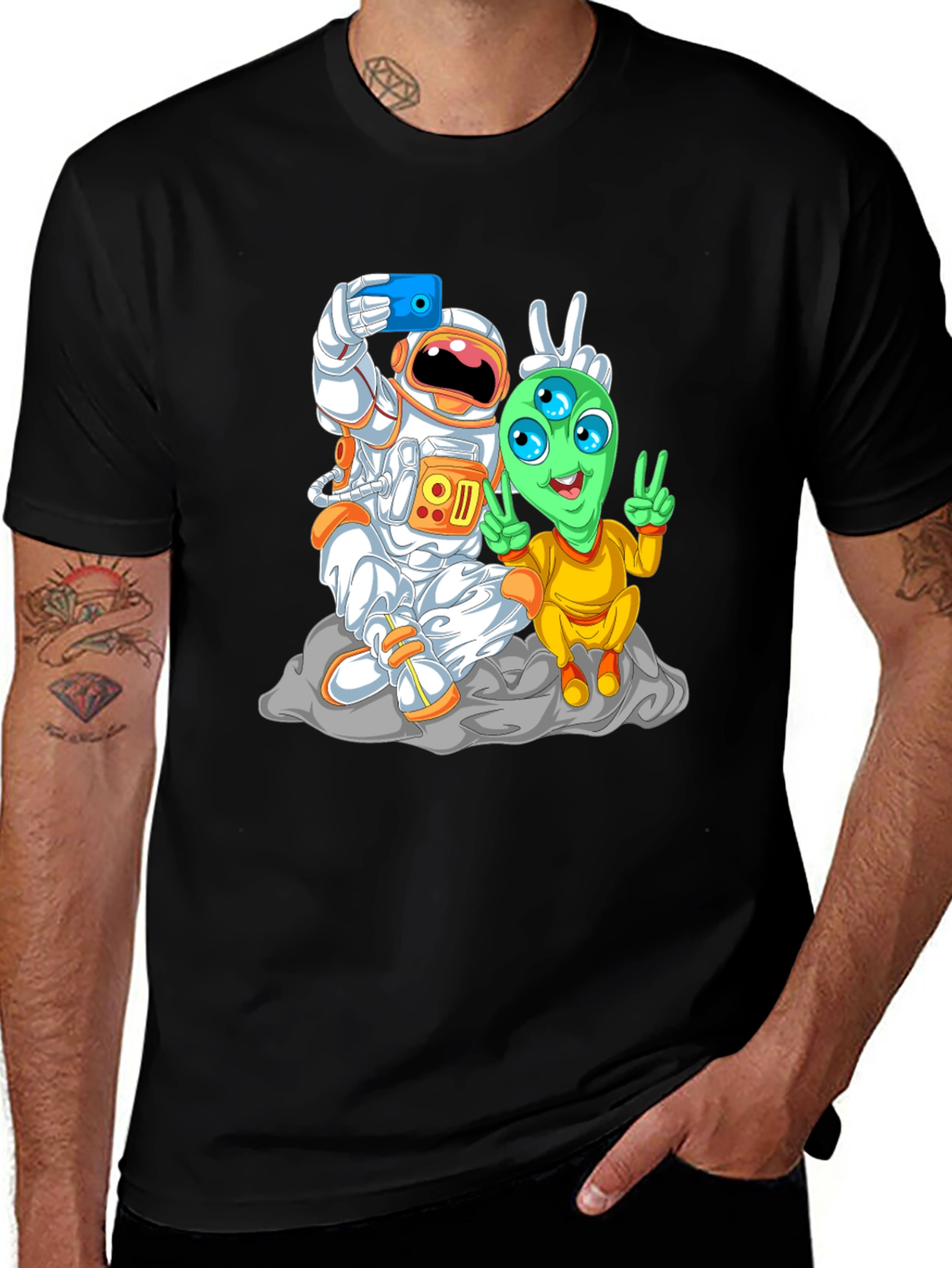 Variant 12 of Astronaut & Alien Selfie T-Shirt