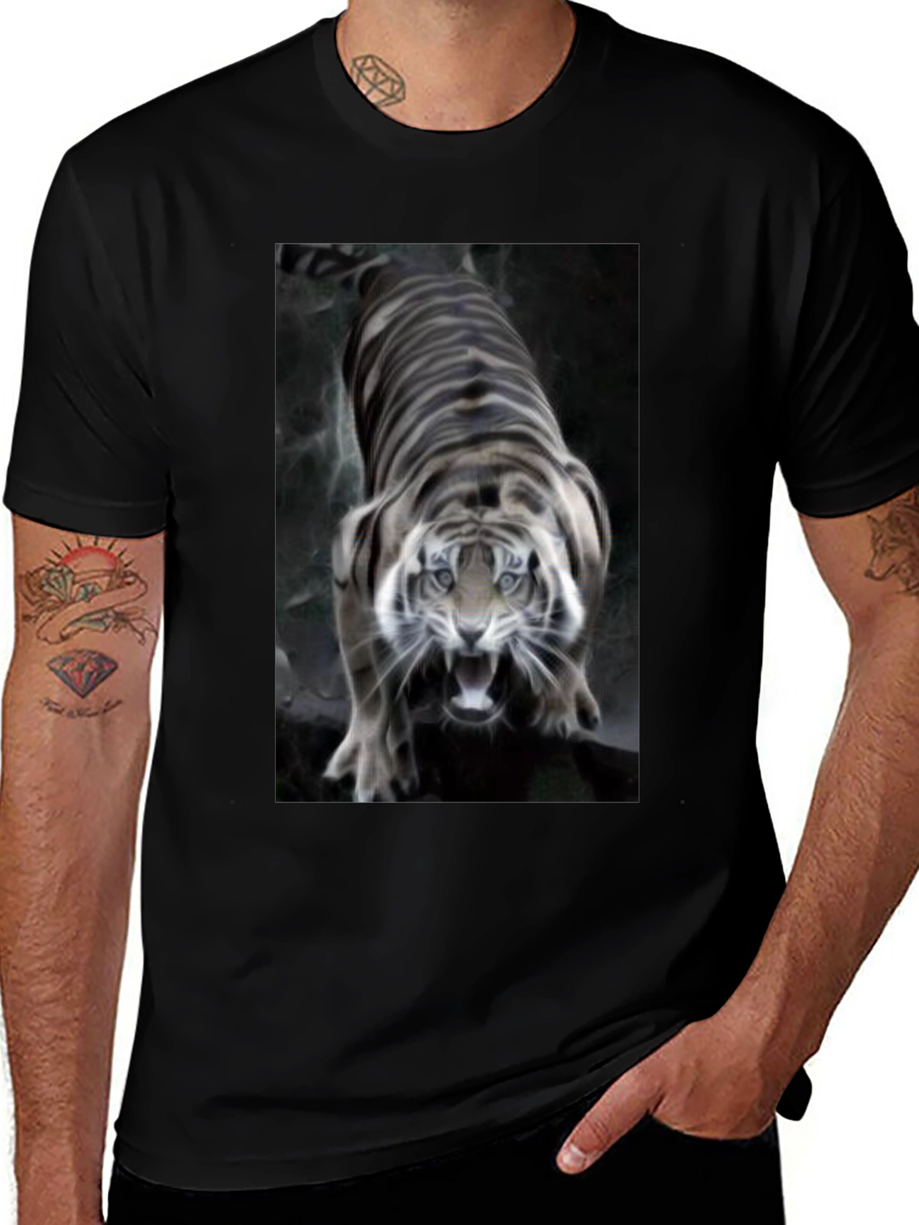 Variant 10 of Tiger Graphic Black T-Shirt