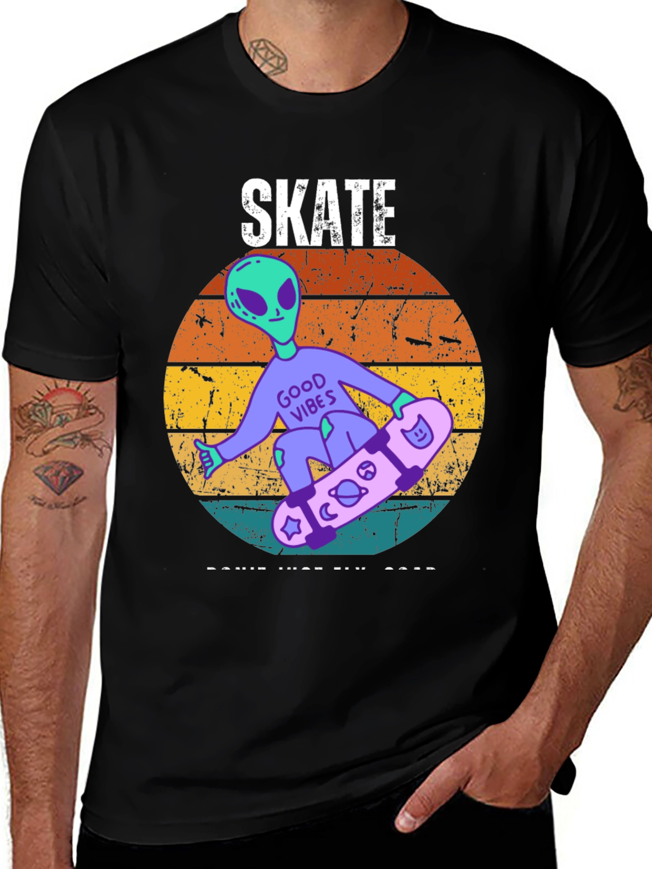 Variant 28 of Skateboarding Alien T-Shirt - Good Vibes Only