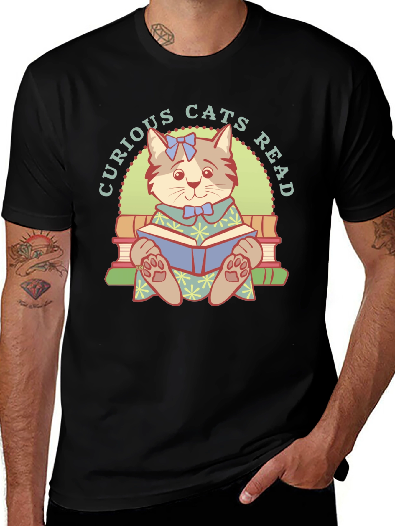 Variant 25 of Curious Cats Read T-Shirt - Book Lover Tee