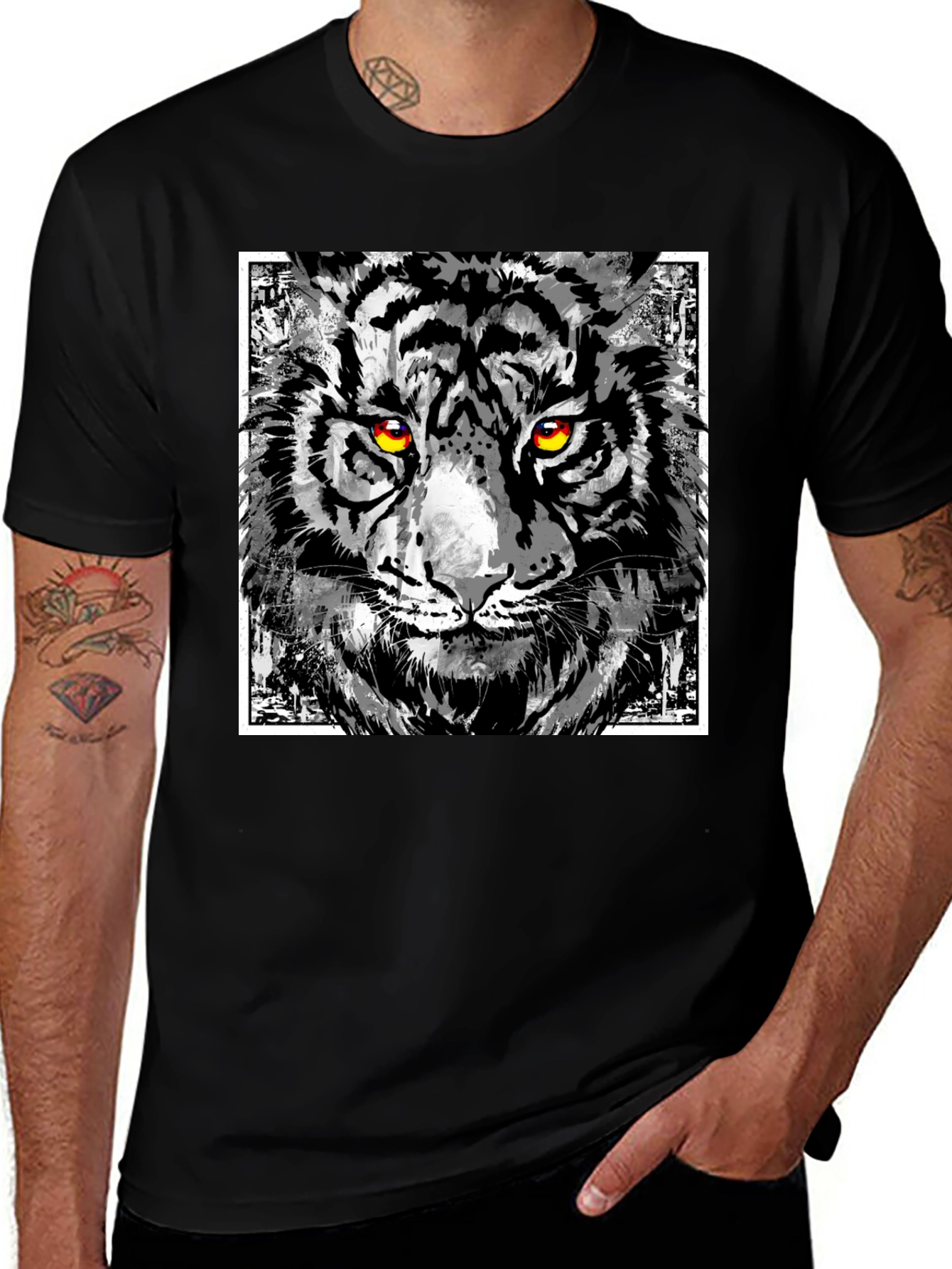 Variant 17 of Tiger Graphic Print T-Shirt - Men's Black Tee
