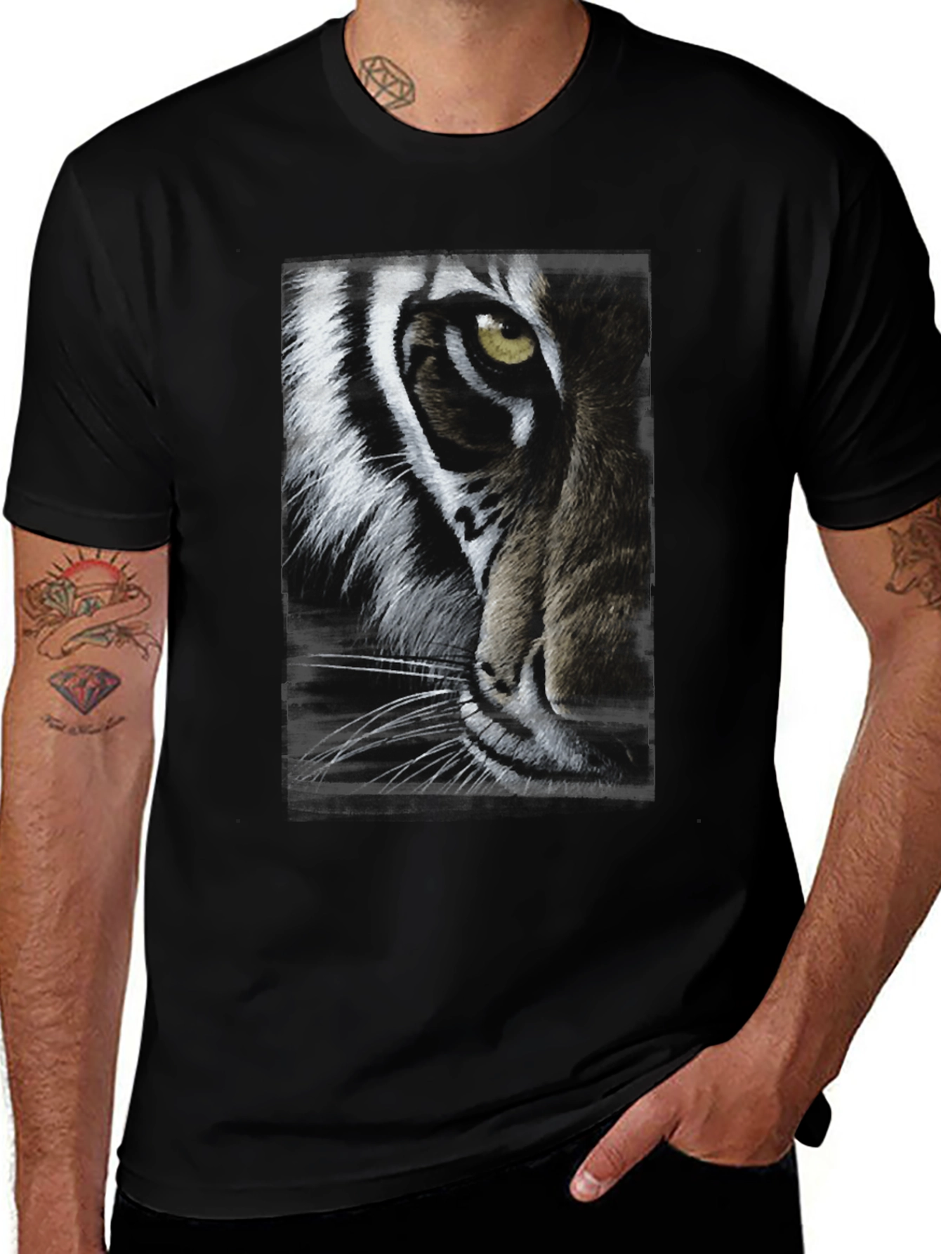Variant 30 of Tiger Face Graphic Print Black T-Shirt