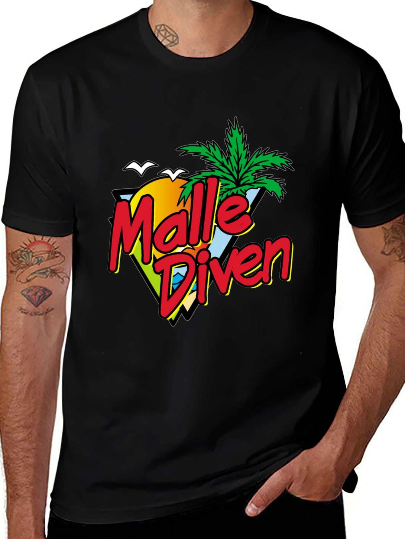 Variant 21 of Malle-diven T-Shirt, Black Graphic Tee