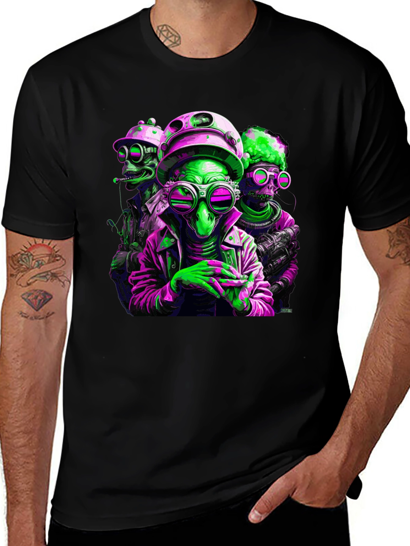 Variant 24 of Retro Alien T-Shirt