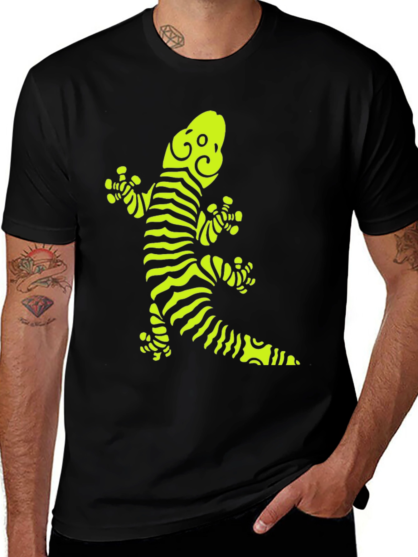 Variant 30 of Gecko Graphic Print Black T-Shirt