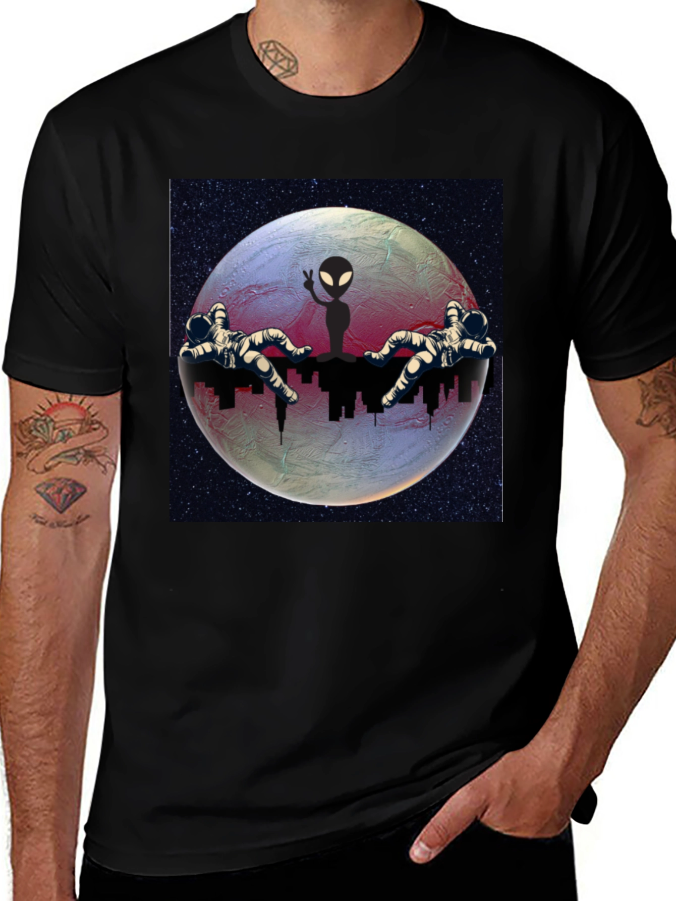 Variant 28 of Astronaut Alien Graphic Tee