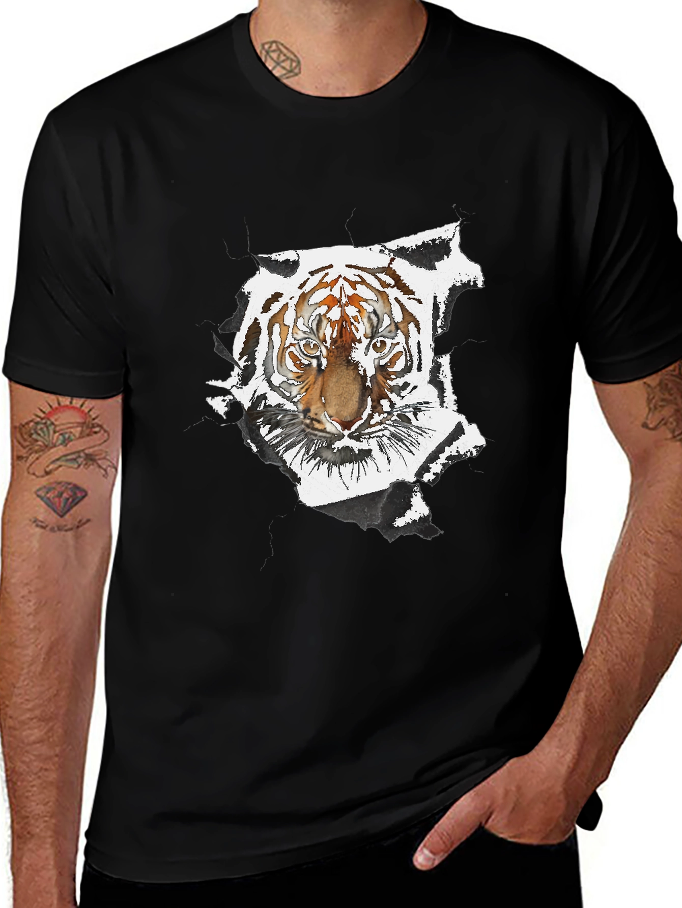 Variant 27 of Tiger Graphic Black T-Shirt