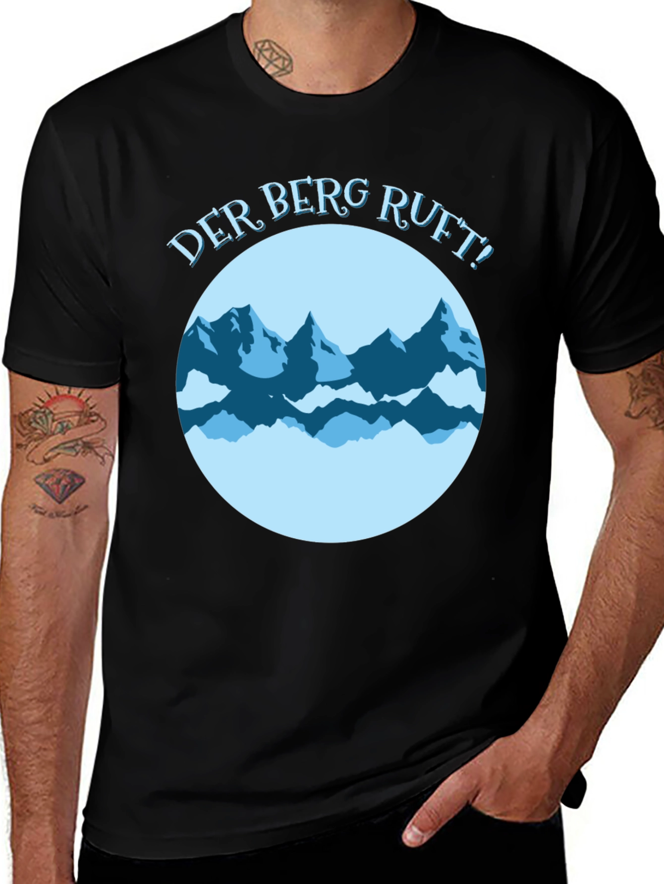 Variant 14 of Der Berg Ruft! Graphic Tee - Mountain Lover's T-Shirt