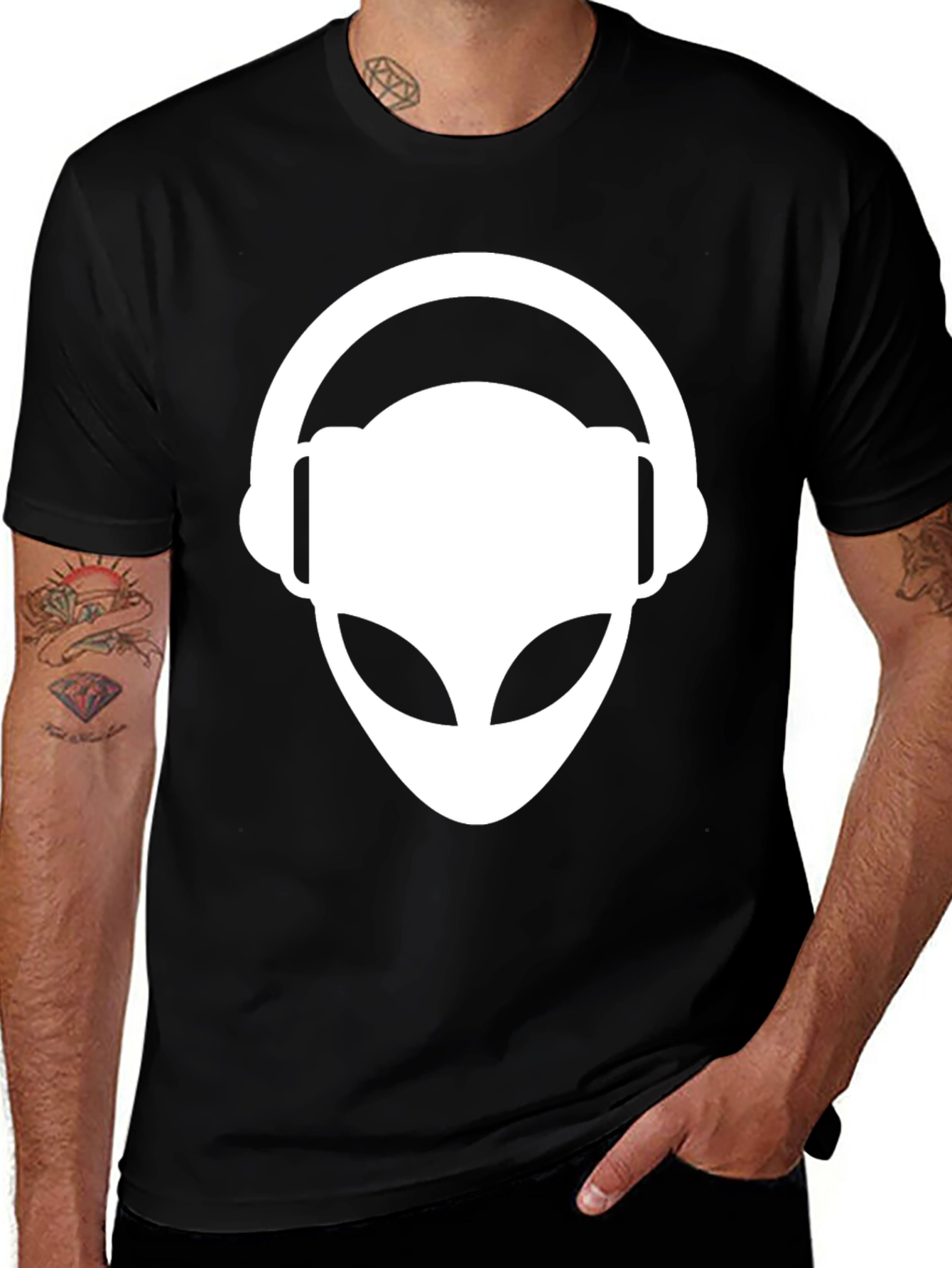 Variant 11 of Alien DJ T-Shirt - Cool Graphic Tee