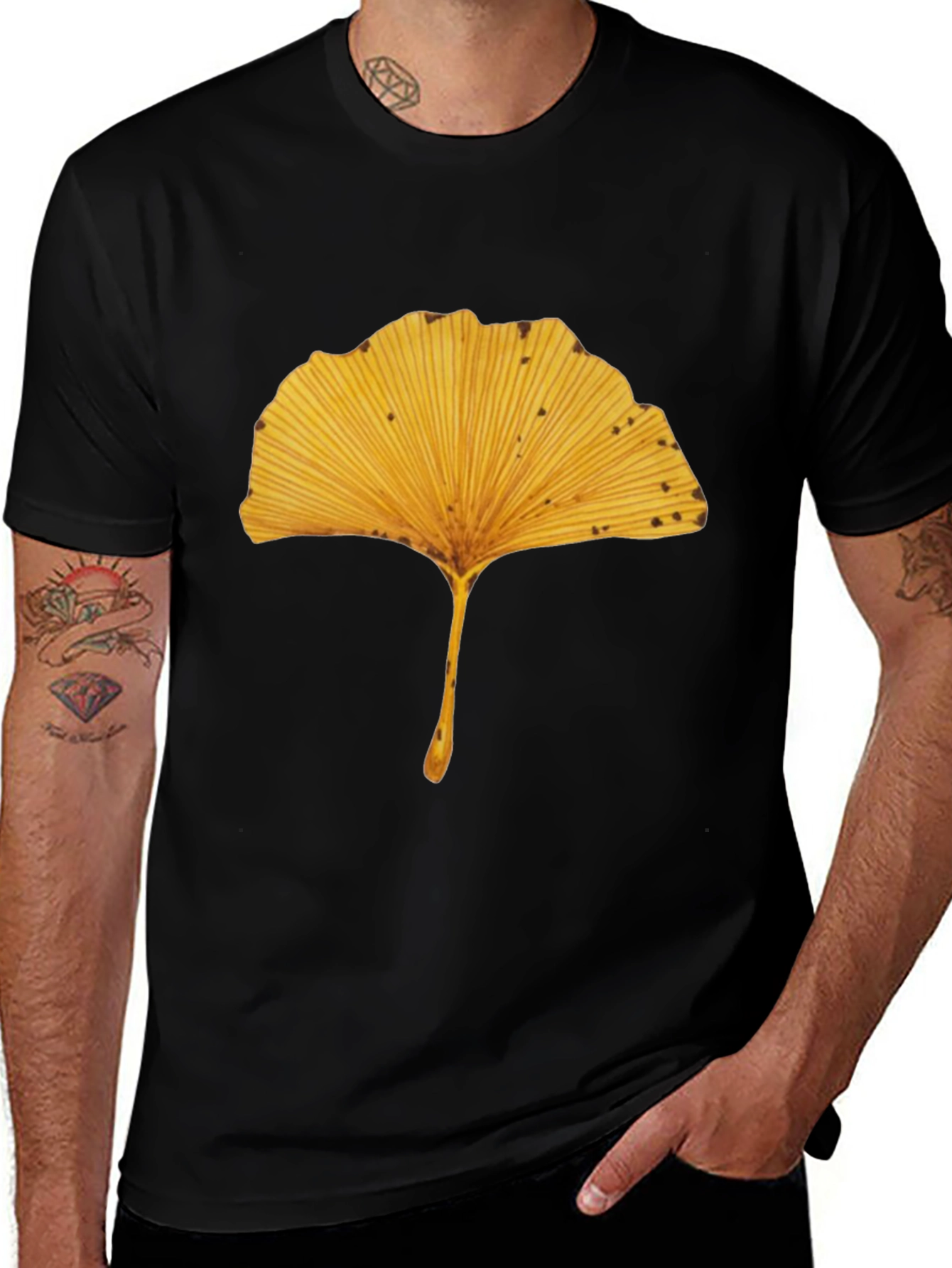 Variant 22 of Ginkgo Leaf Black T-Shirt