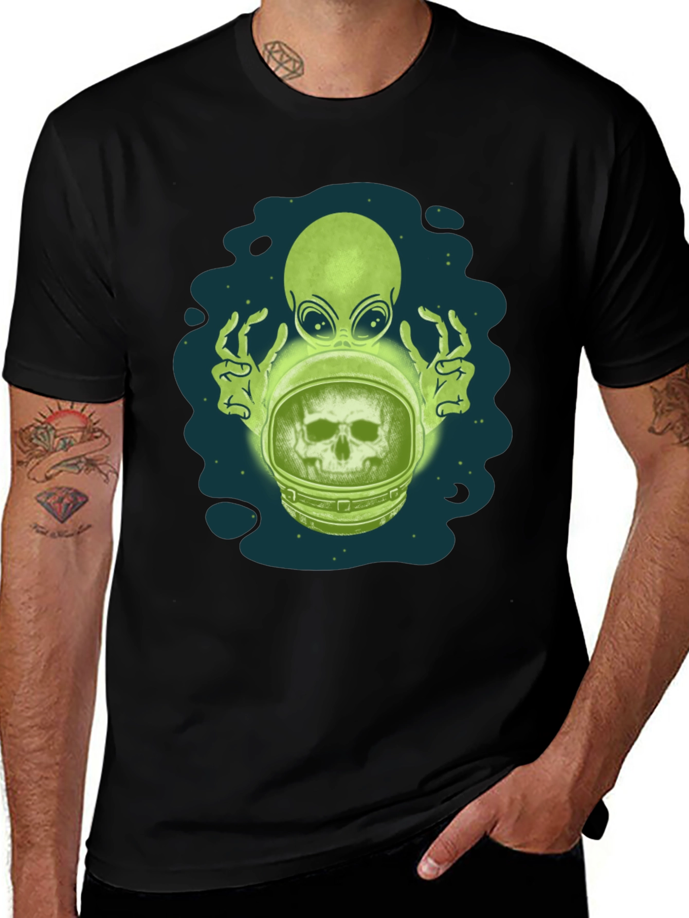 Variant 18 of Alien Astronaut Skull Graphic Tee