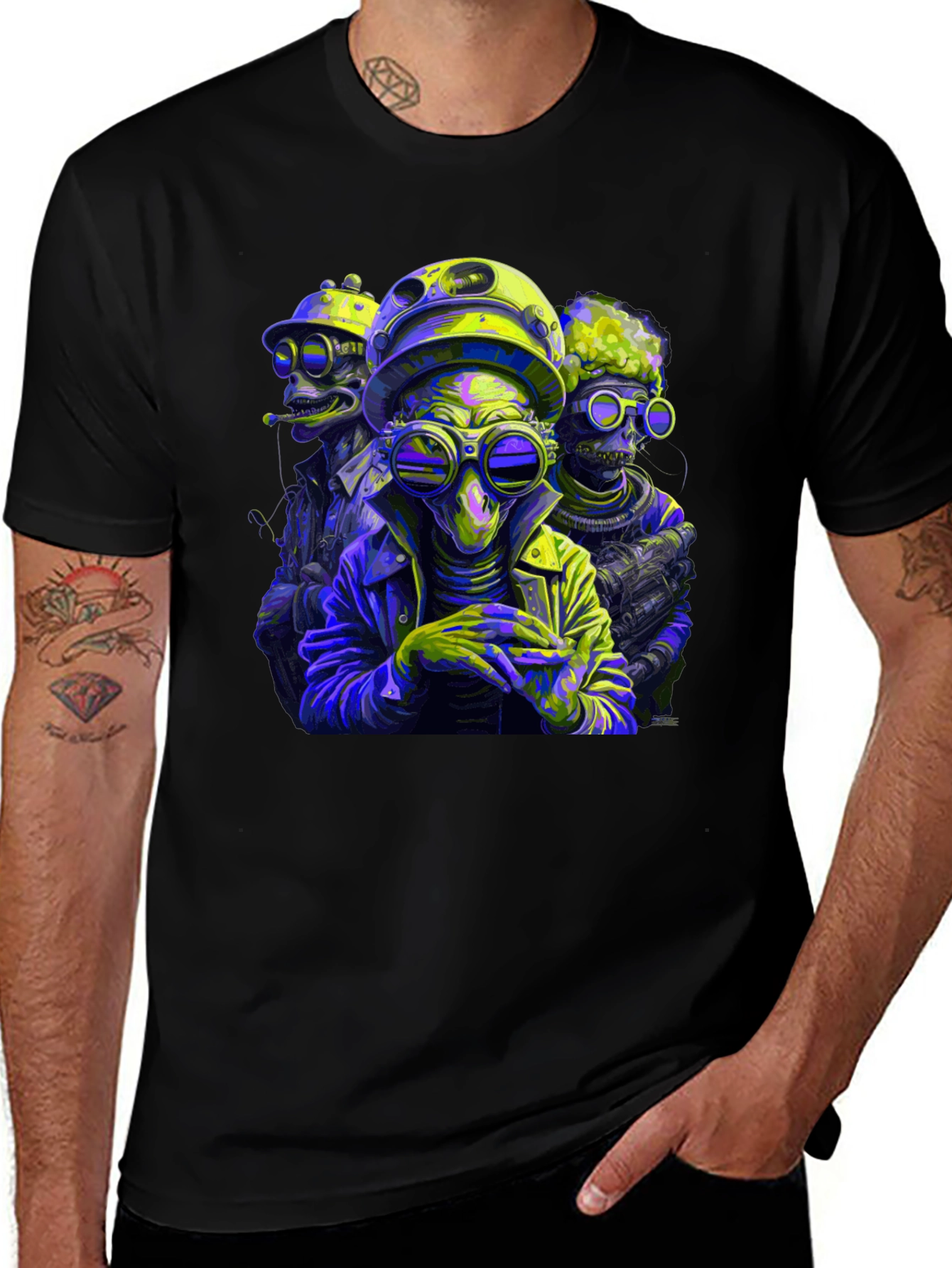 Variant 23 of Alien Crew T-Shirt - Sci-Fi Style