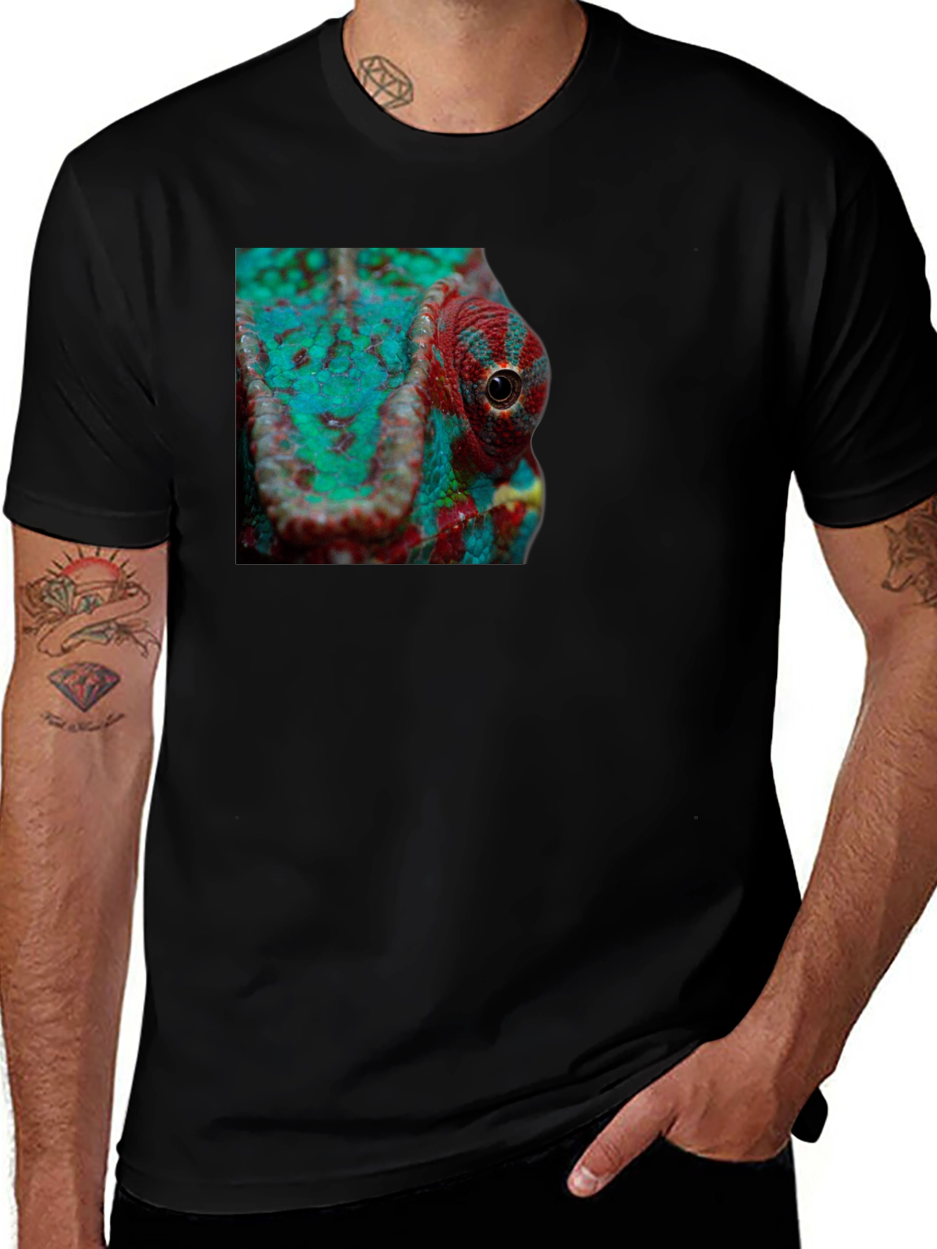 Variant 4 of Chameleon Close-Up Graphic T-Shirt