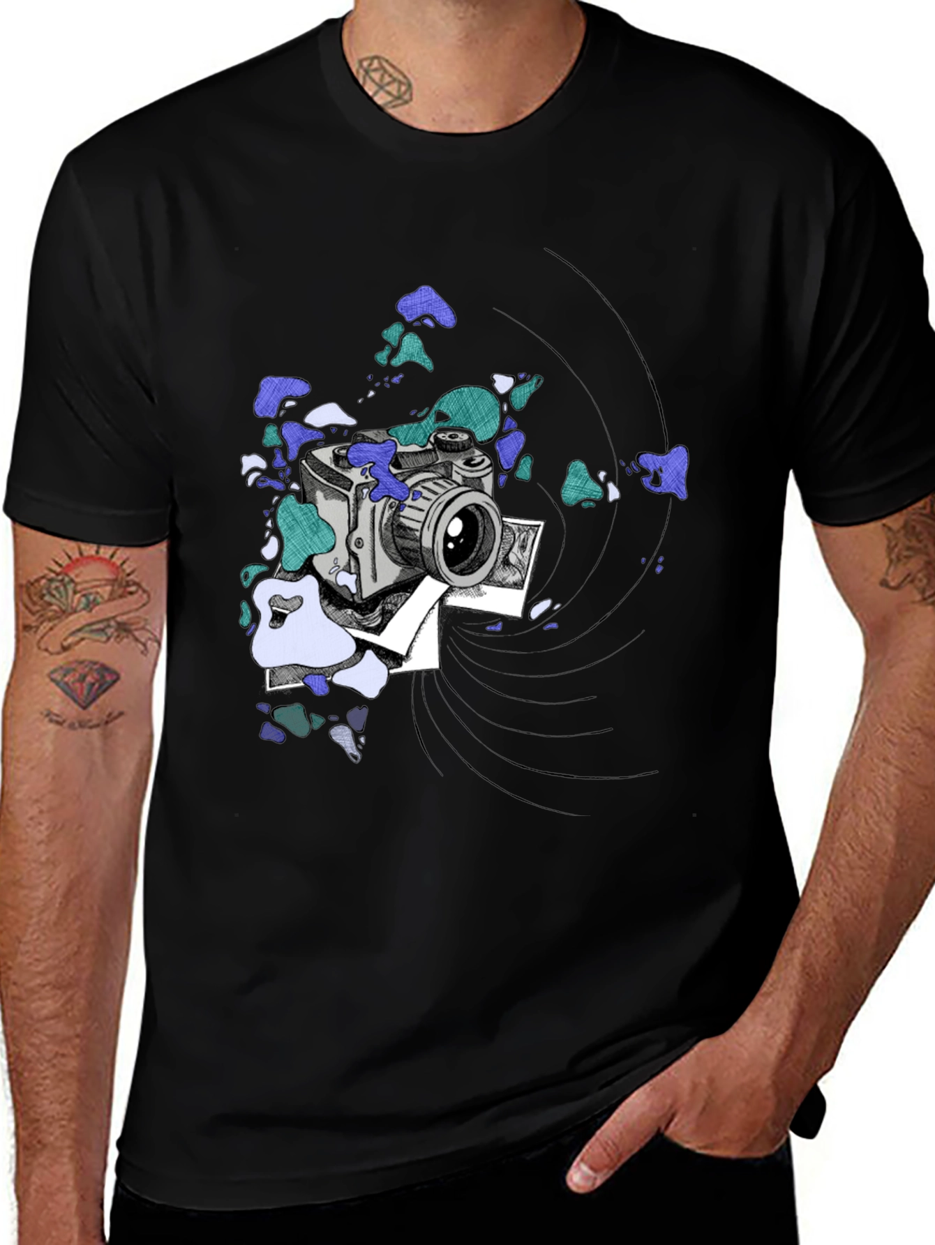 Variant 15 of Vintage Camera Graphic Black T-Shirt