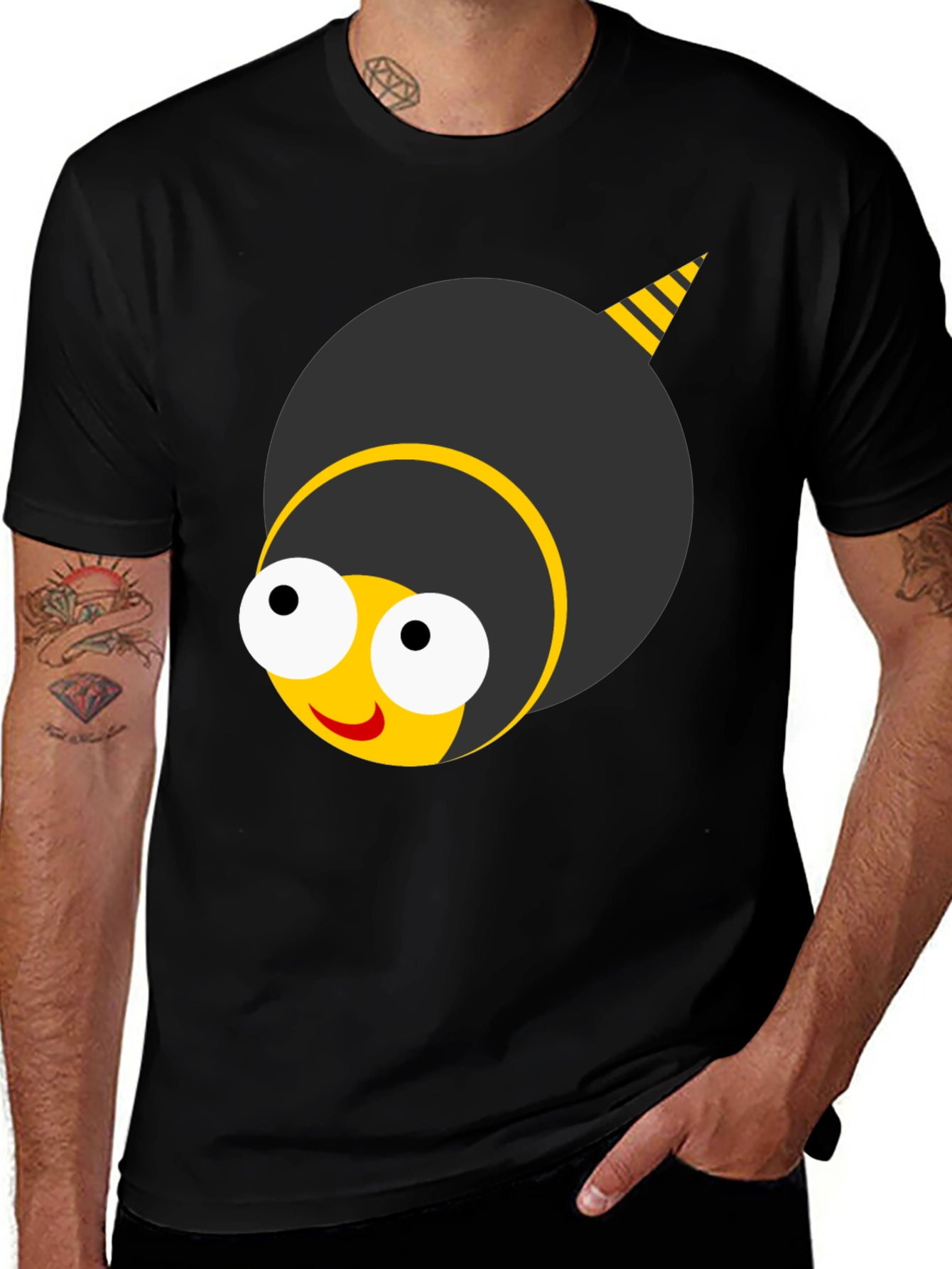 Variant 29 of Cartoon Bee Graphic Black T-Shirt