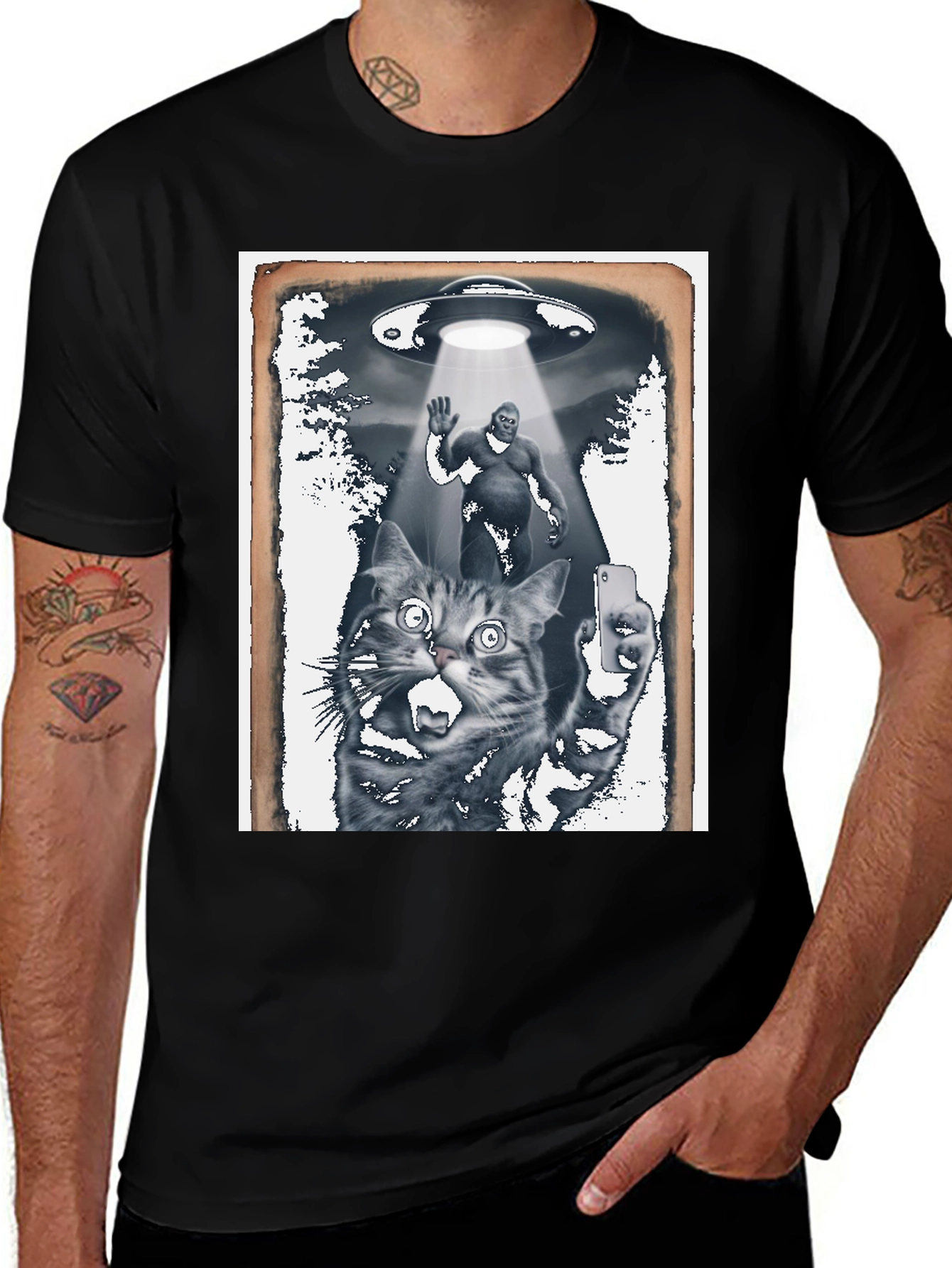 Variant 24 of UFO Cat Selfie T-Shirt