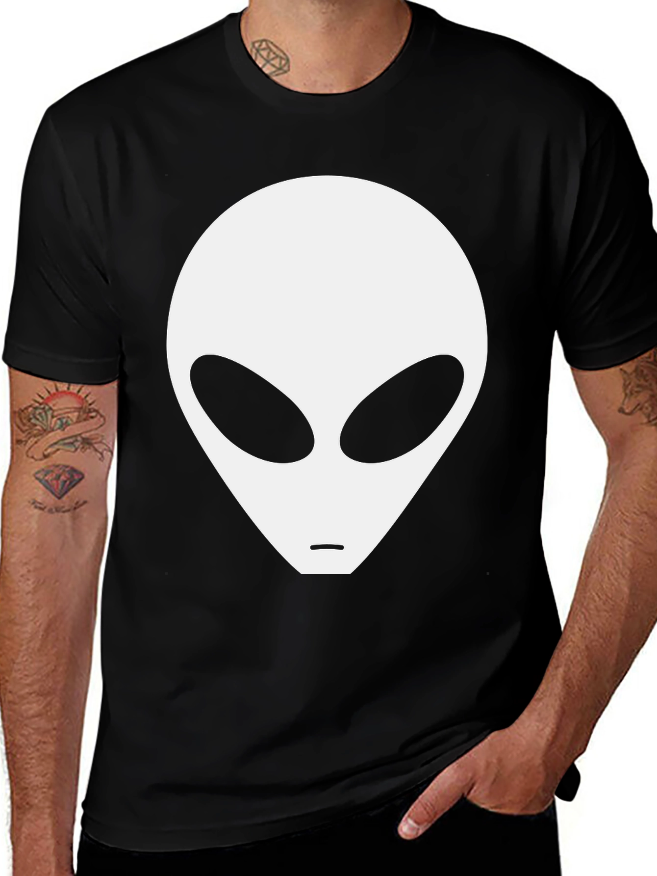 Variant 14 of Alien Head Graphic Black T-Shirt