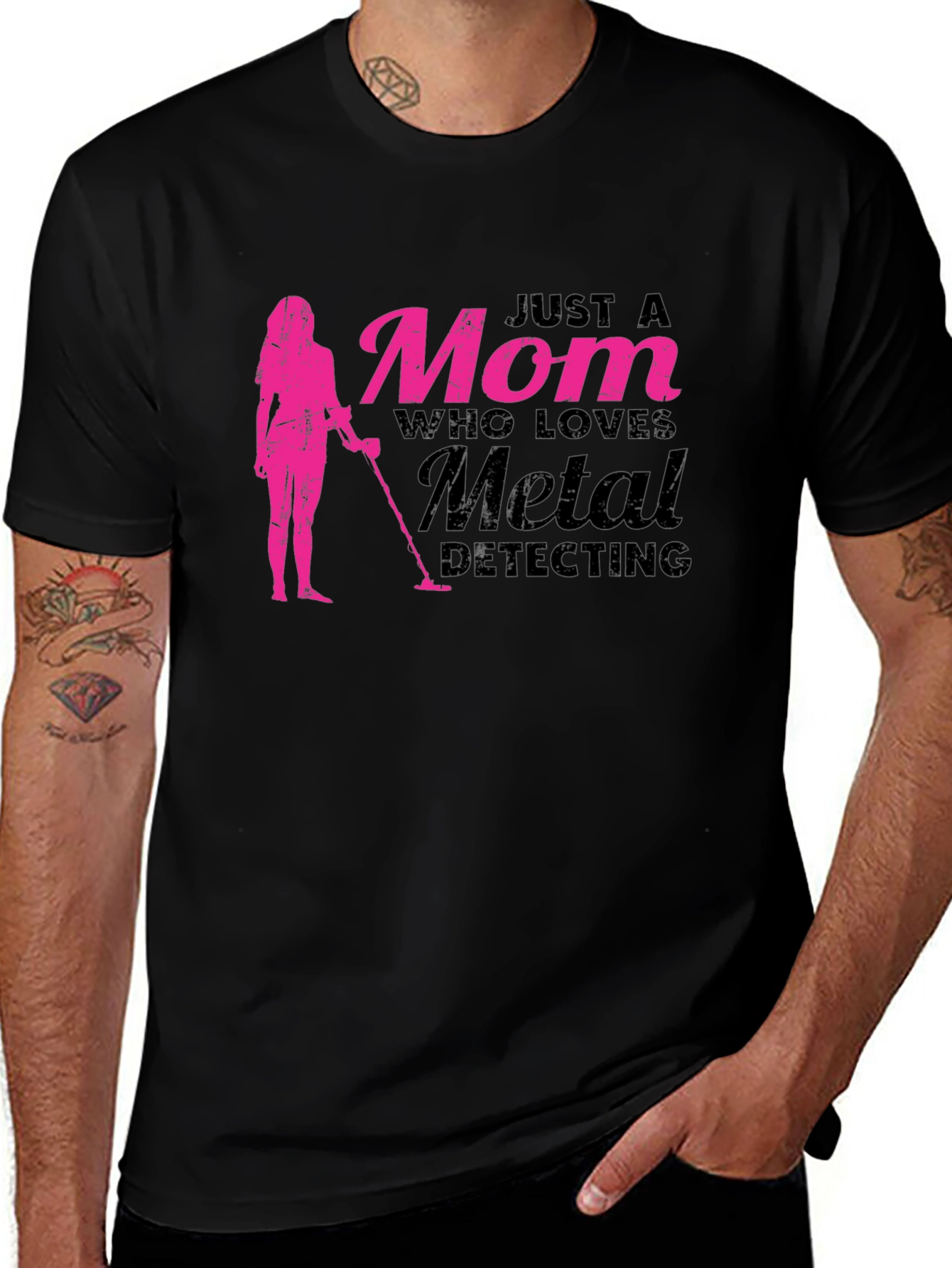 Variant 24 of Mom Who Loves Metal Detecting T-Shirt