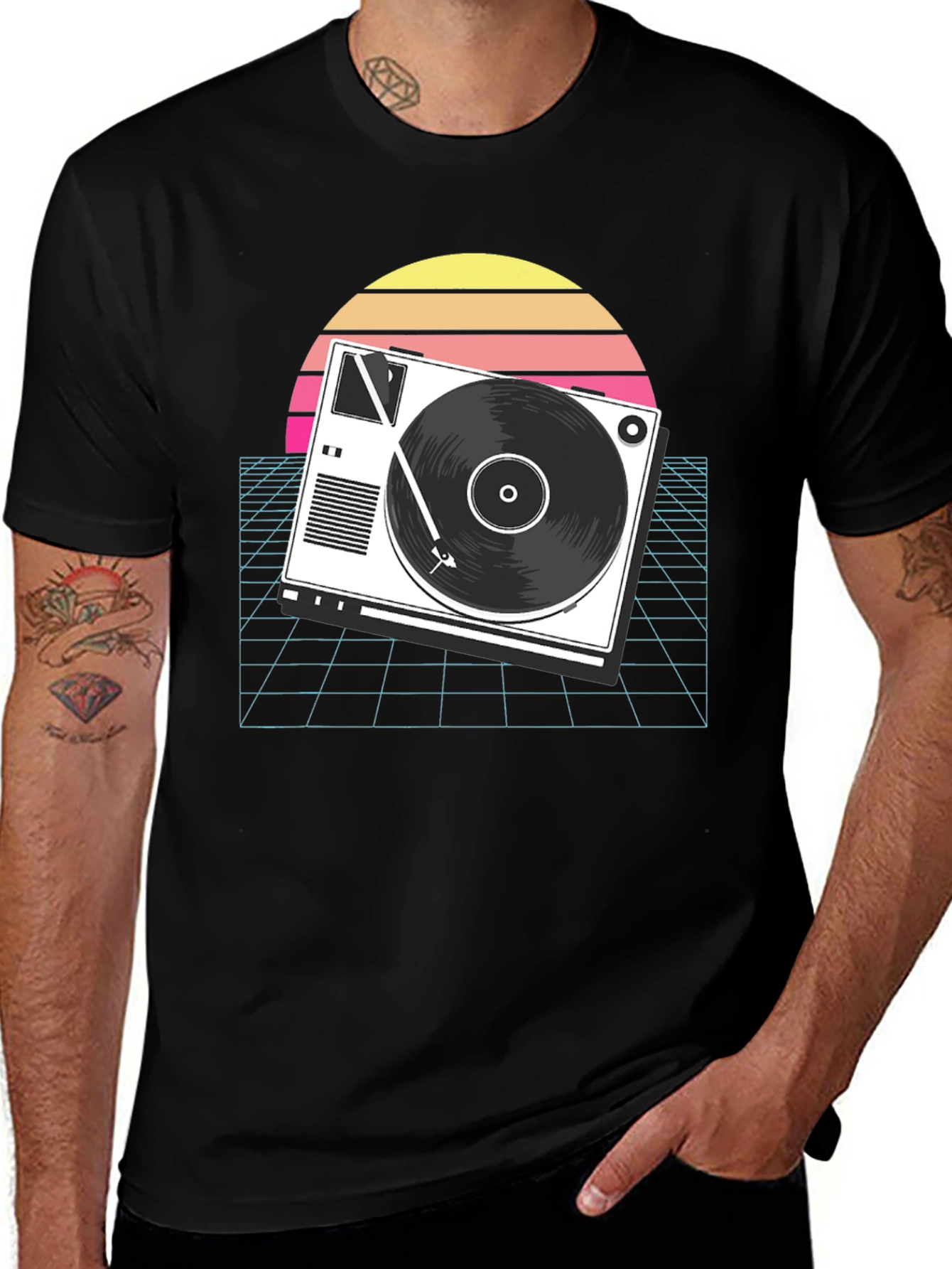 Variant 3 of Retro Turntable T-Shirt - Vintage DJ Style