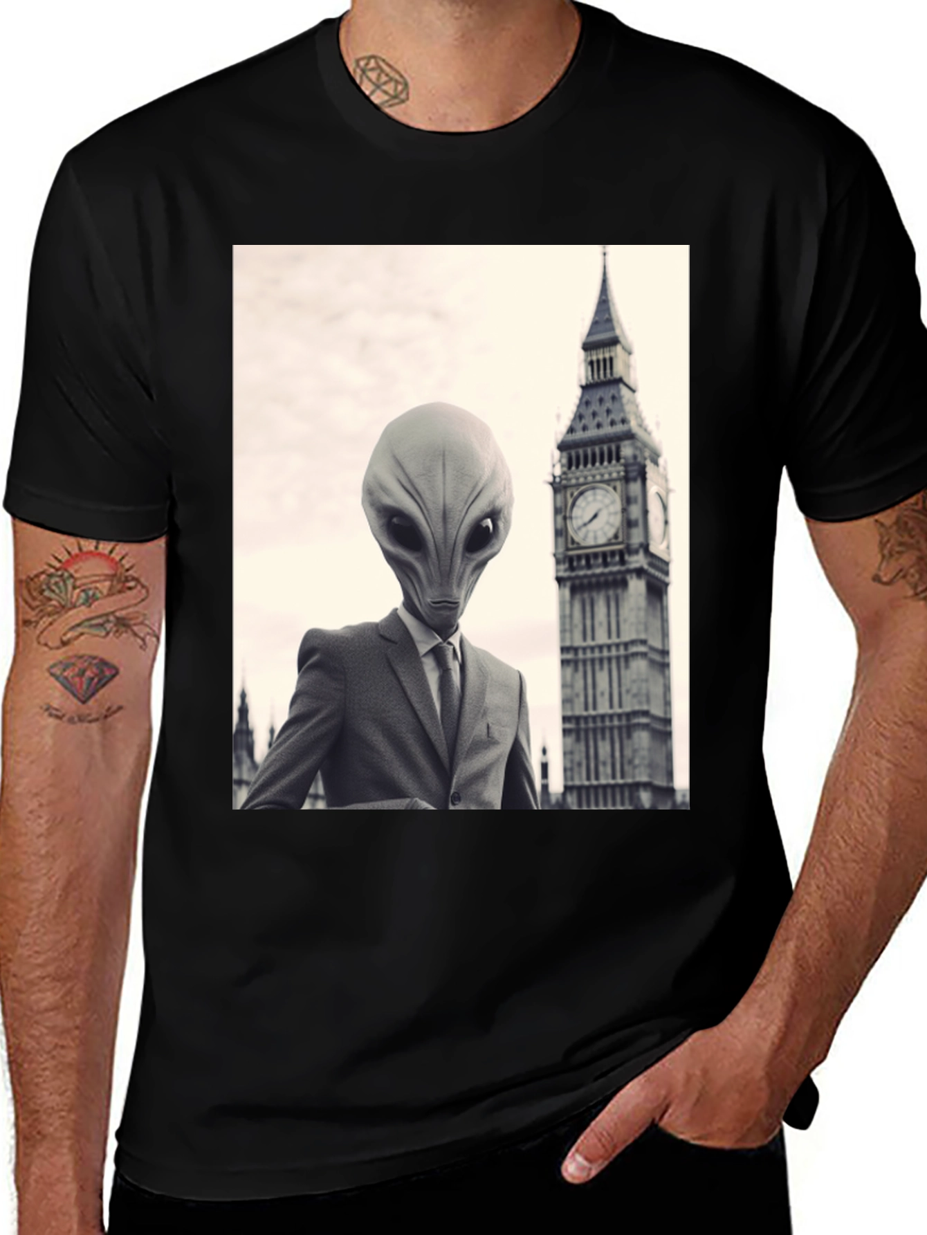 Variant 29 of Alien in London Graphic T-Shirt