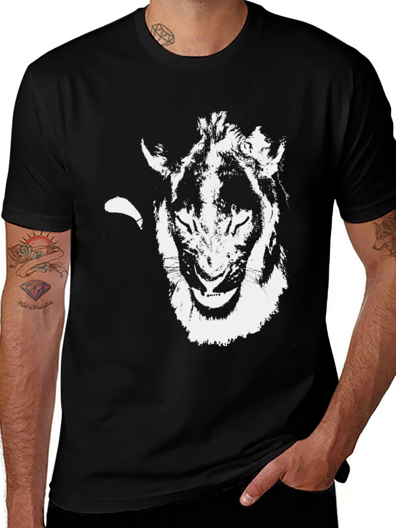 Variant 16 of Lion Graphic Print Black T-Shirt