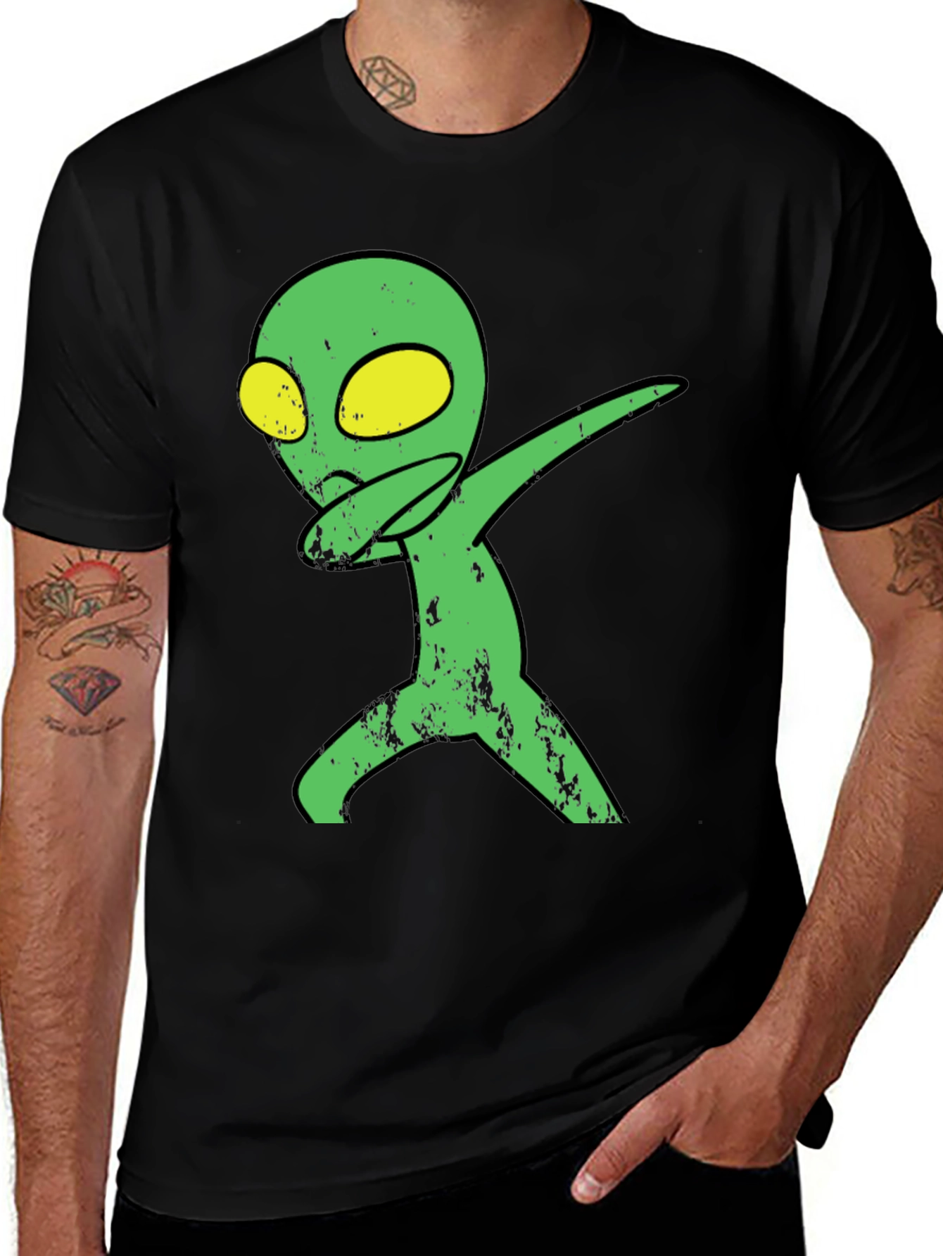 Variant 8 of Dabbing Alien Graphic Tee - Trendy Black T-Shirt