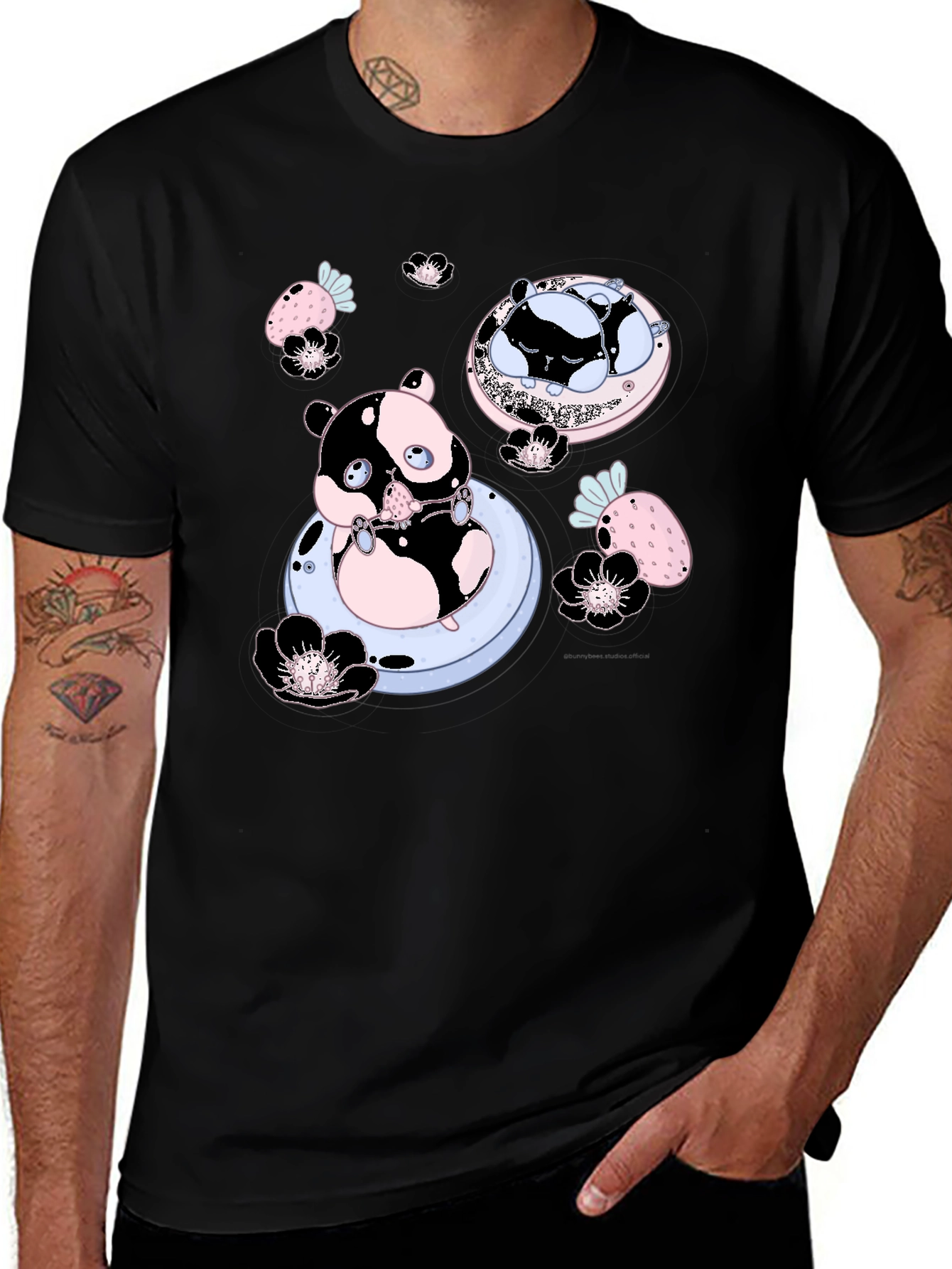 Variant 30 of Cute Hamster & Strawberry Print Black T-Shirt