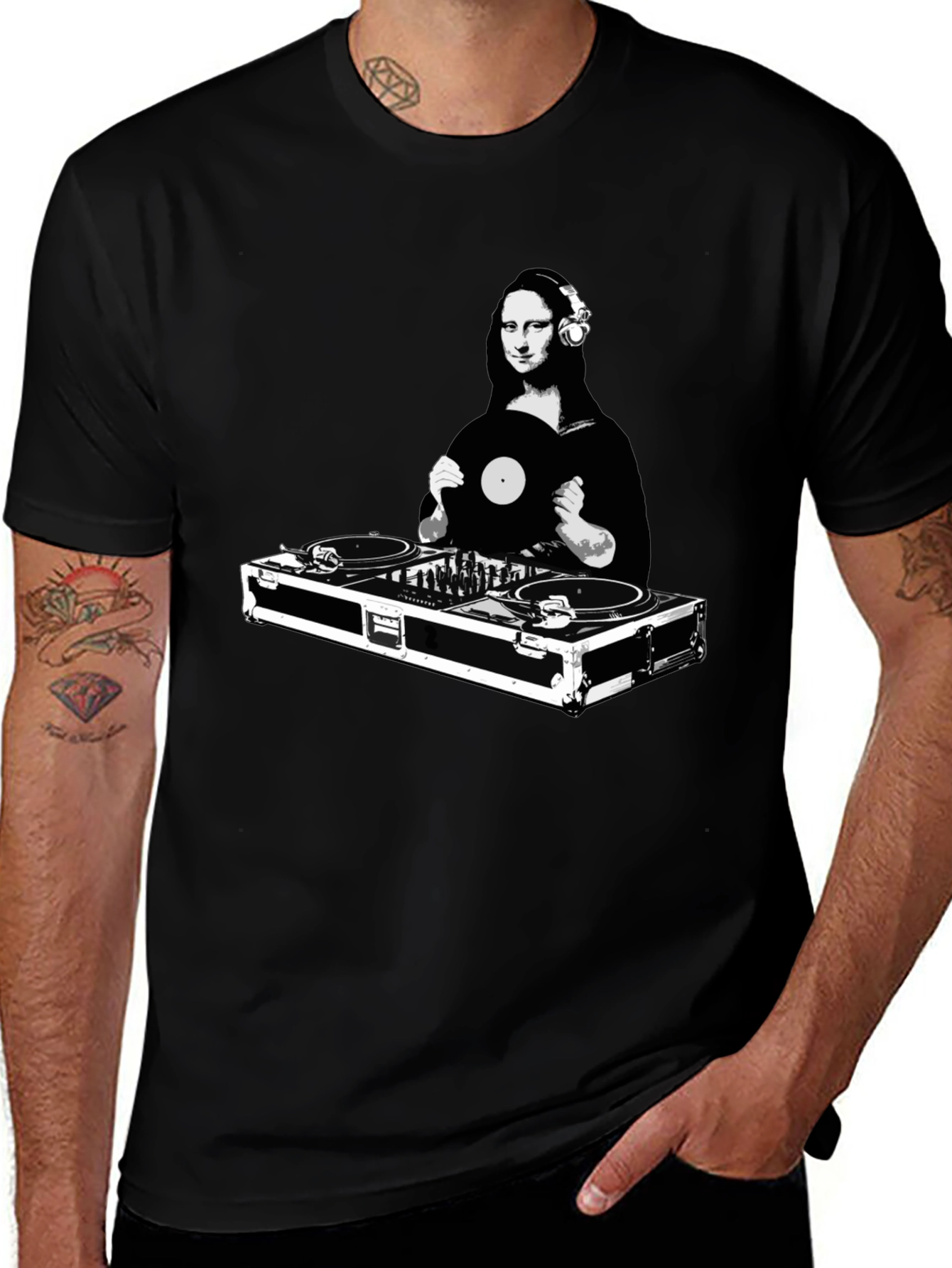 Variant 15 of Mona Lisa DJ Black T-Shirt - Unique Graphic Tee