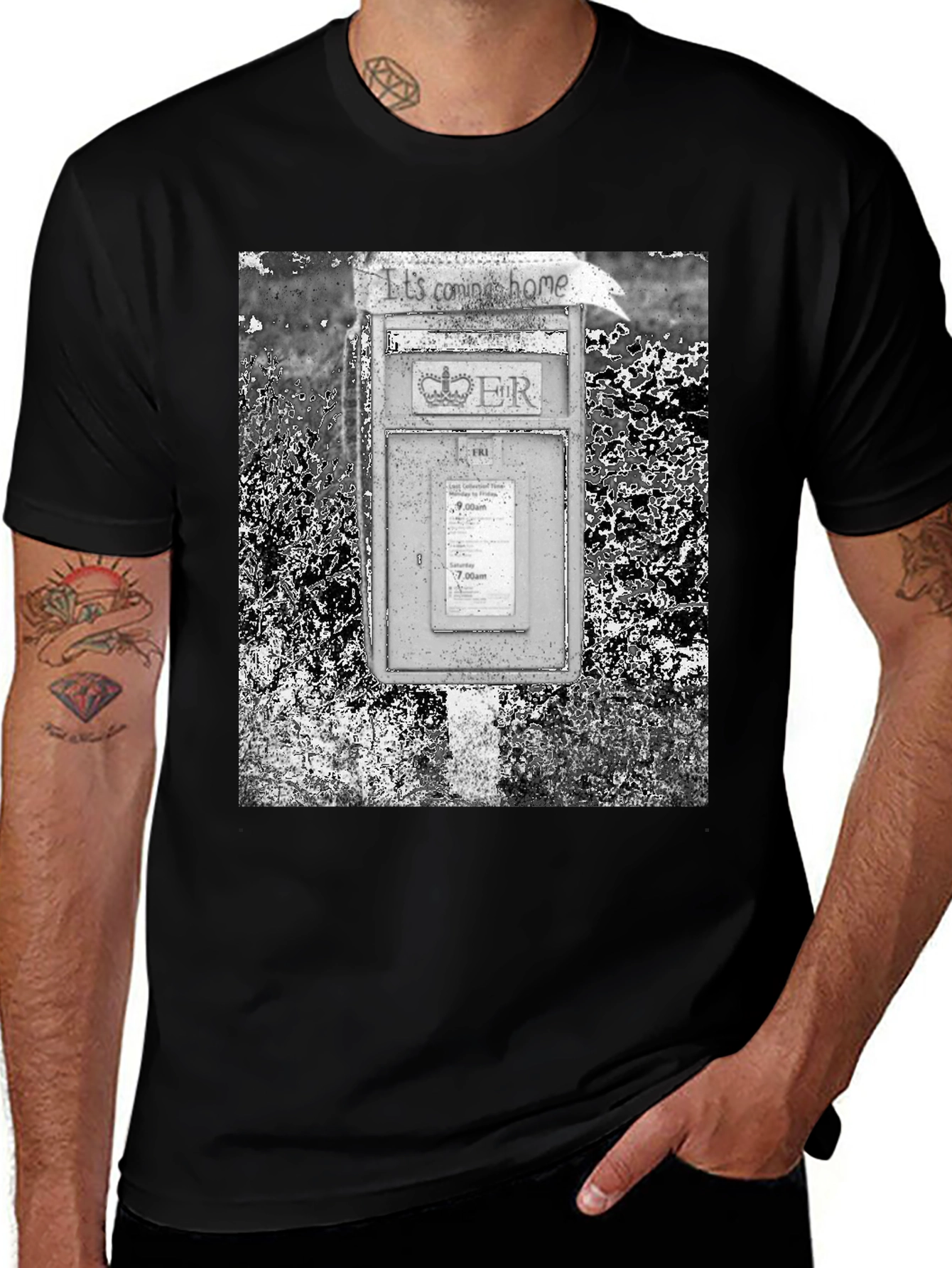 Variant 30 of Retro British Mailbox T-Shirt