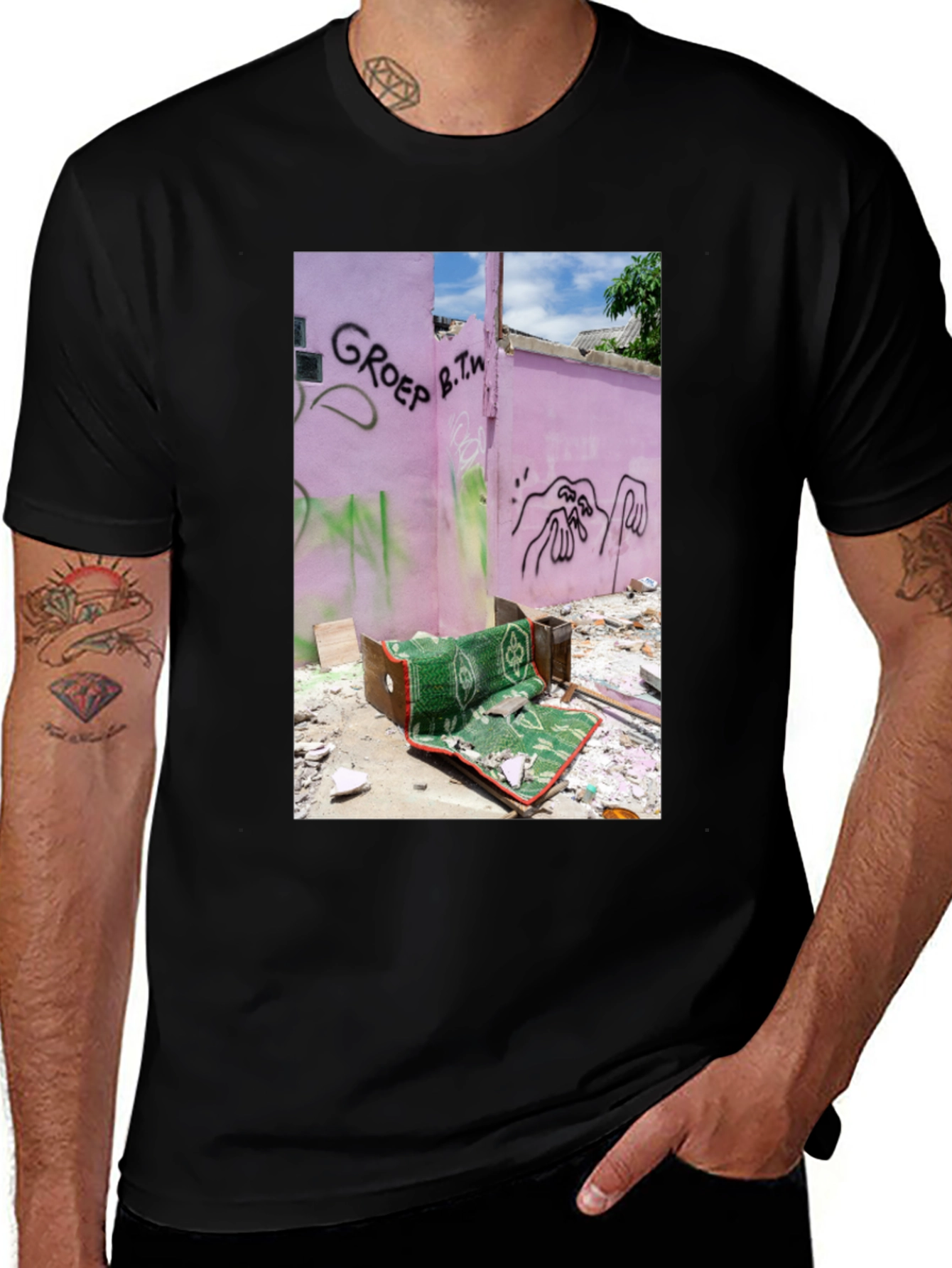 Variant 2 of Artistic T-Shirt: Graffiti Pink Wall Design