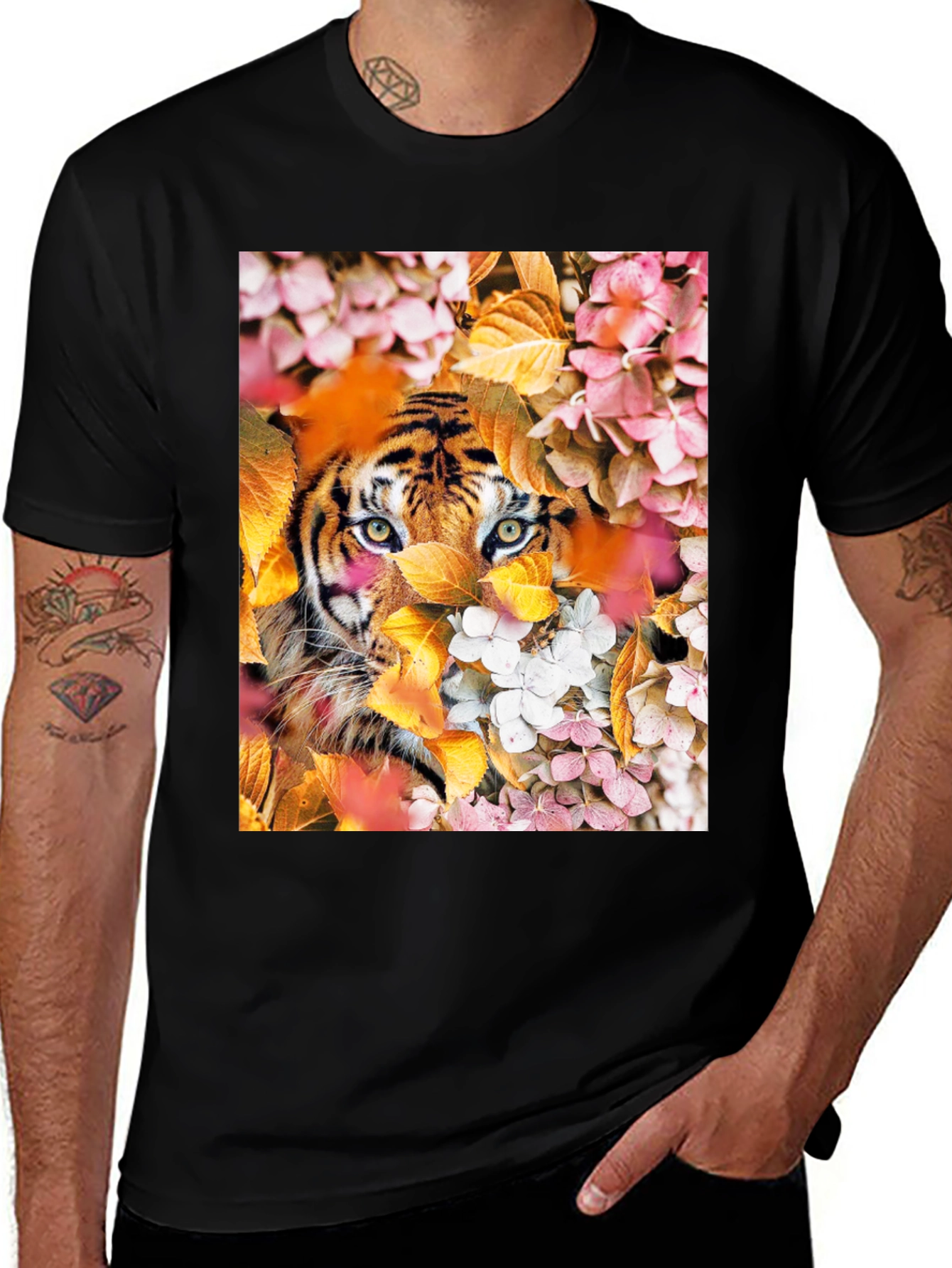 Variant 17 of Tiger Floral Graphic Print Black T-Shirt
