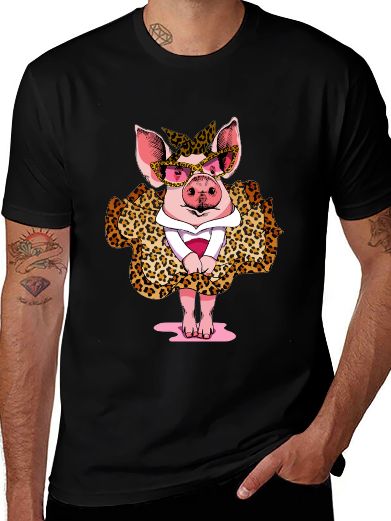 Variant 18 of Pig in Leopard Print T-Shirt