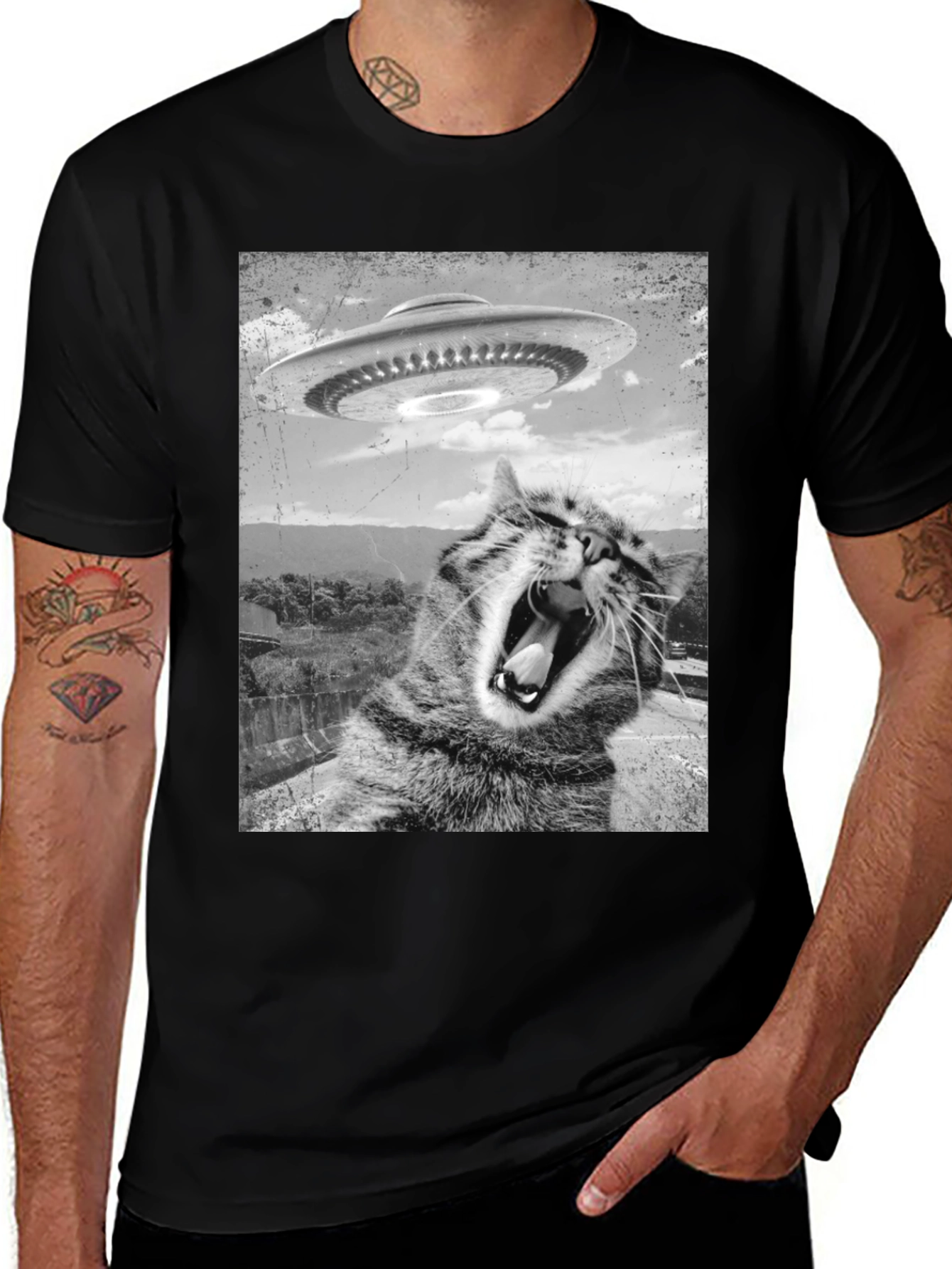 Variant 16 of Alien Cat UFO Graphic Tee