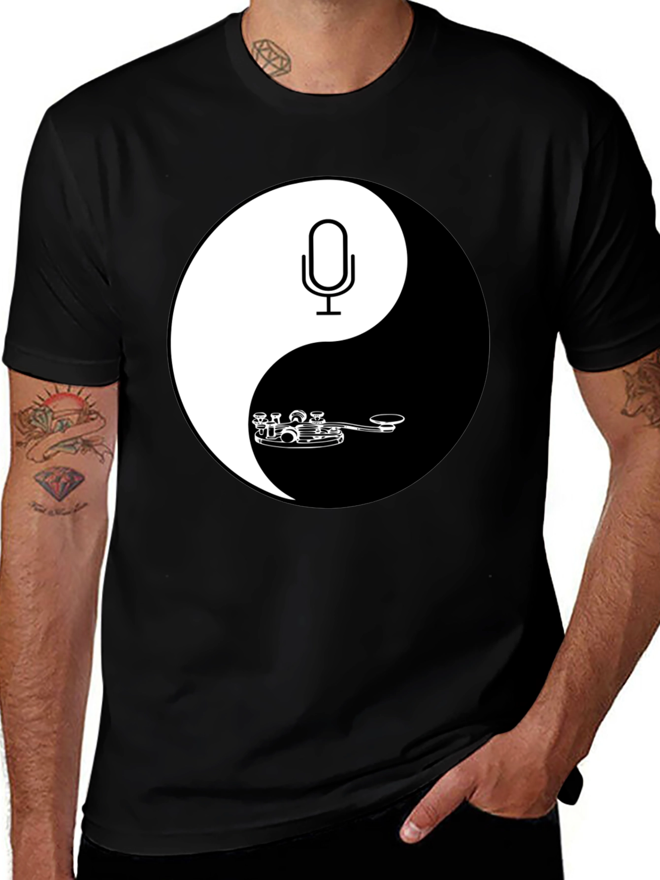 Variant 7 of Yin Yang Music T-Shirt: Microphone & Turntable