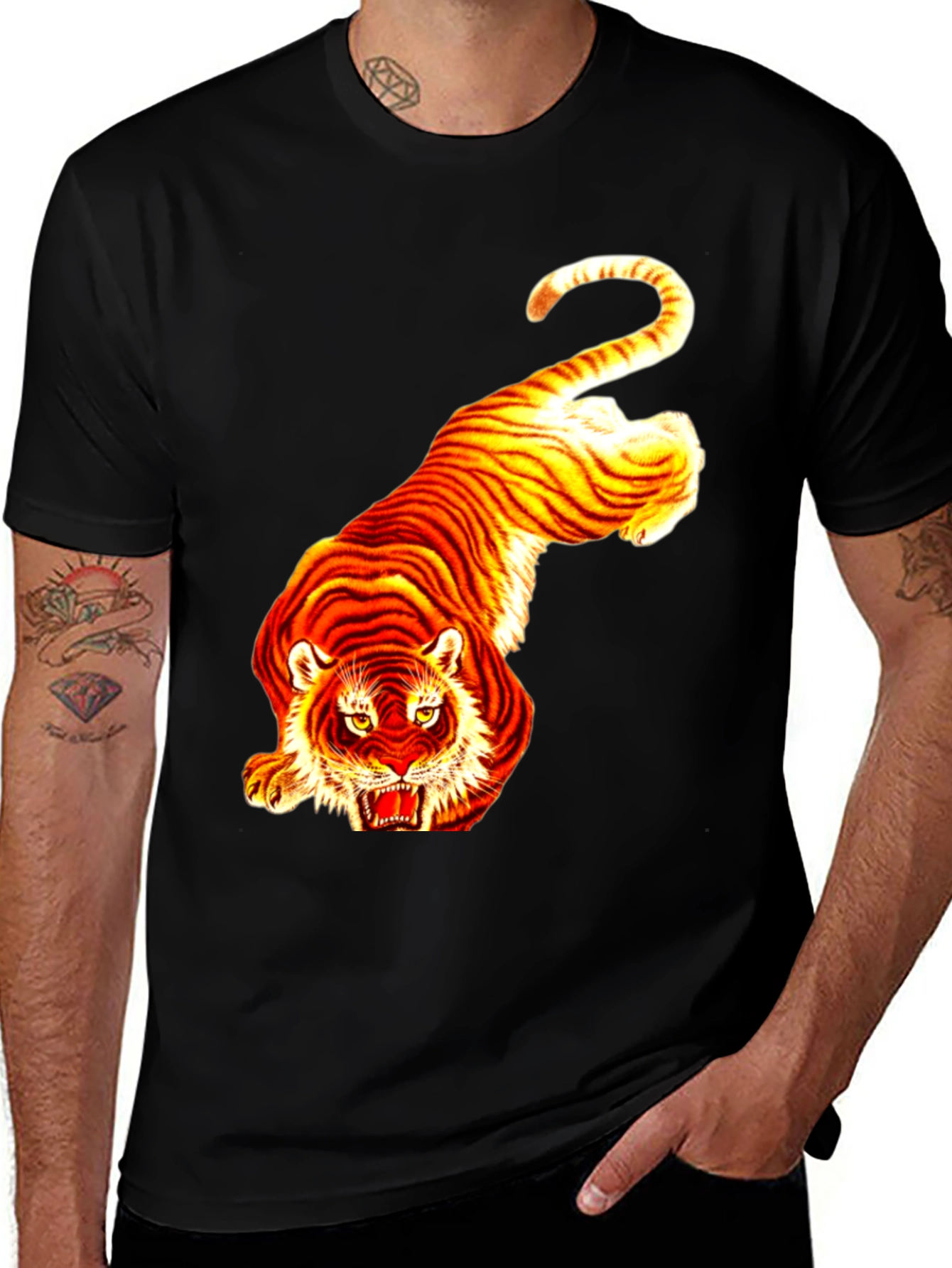 Variant 25 of Tiger Graphic Print Black Tee