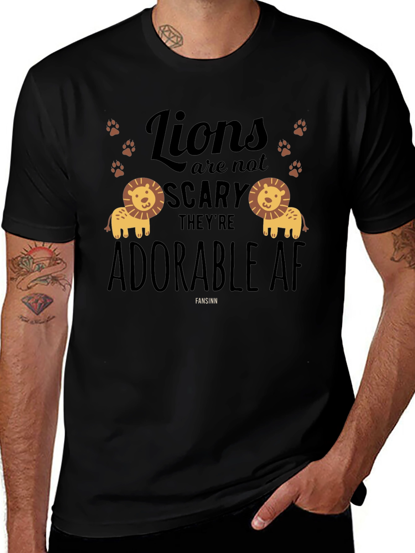 Camiseta Negra con Diseño de Leones Adorables