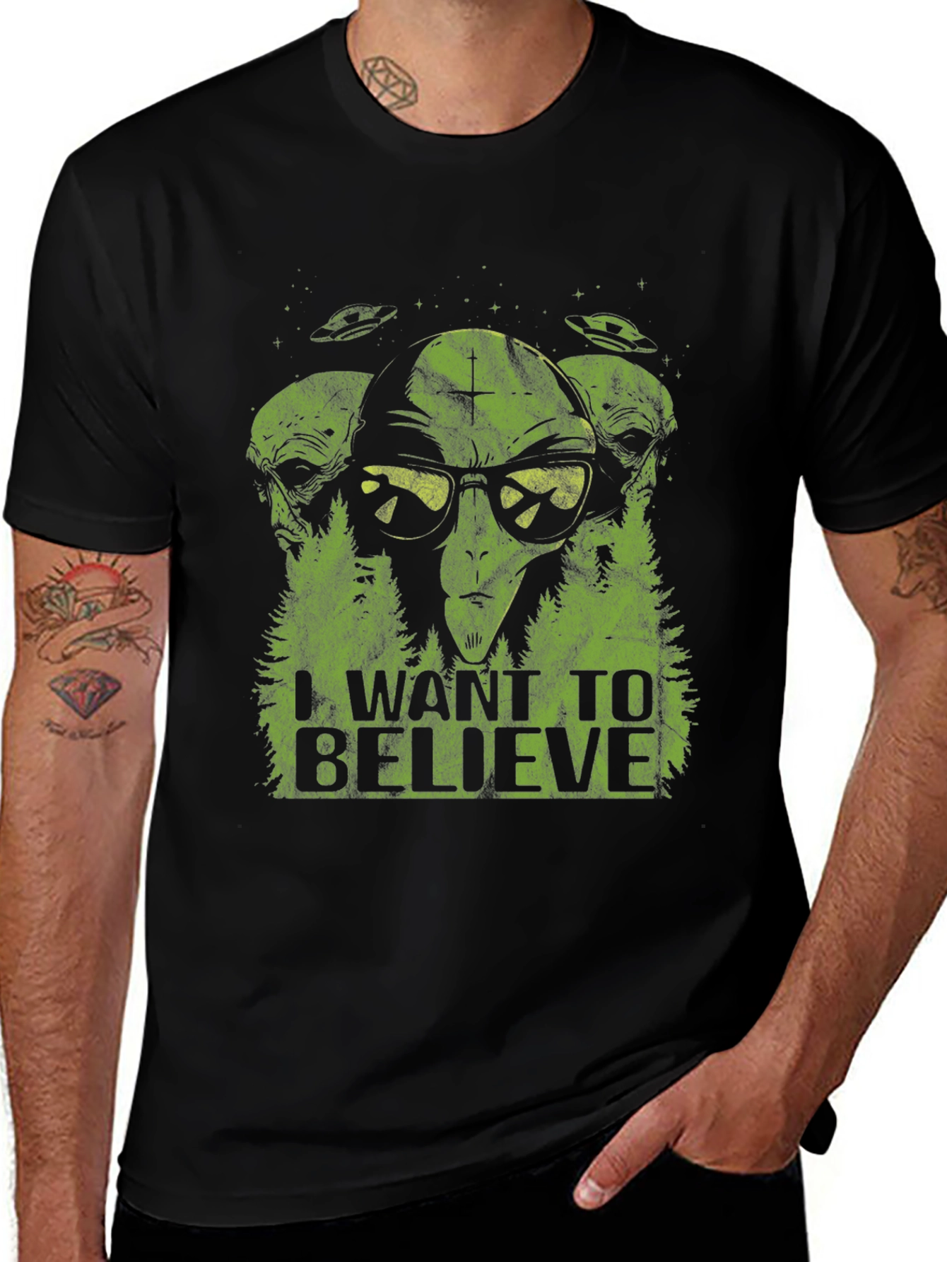 Variant 16 of I Want To Believe Alien Graphic Tee