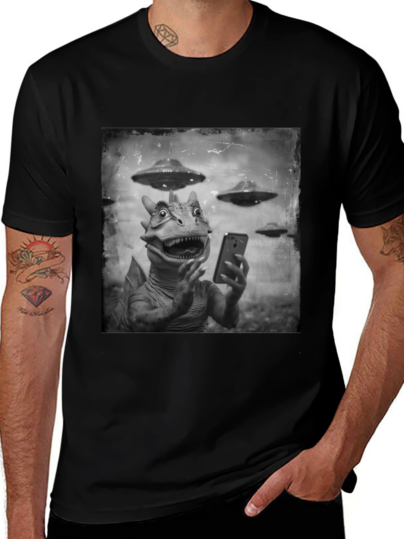 Variant 5 of Retro Alien Lizard Selfie Graphic Tee