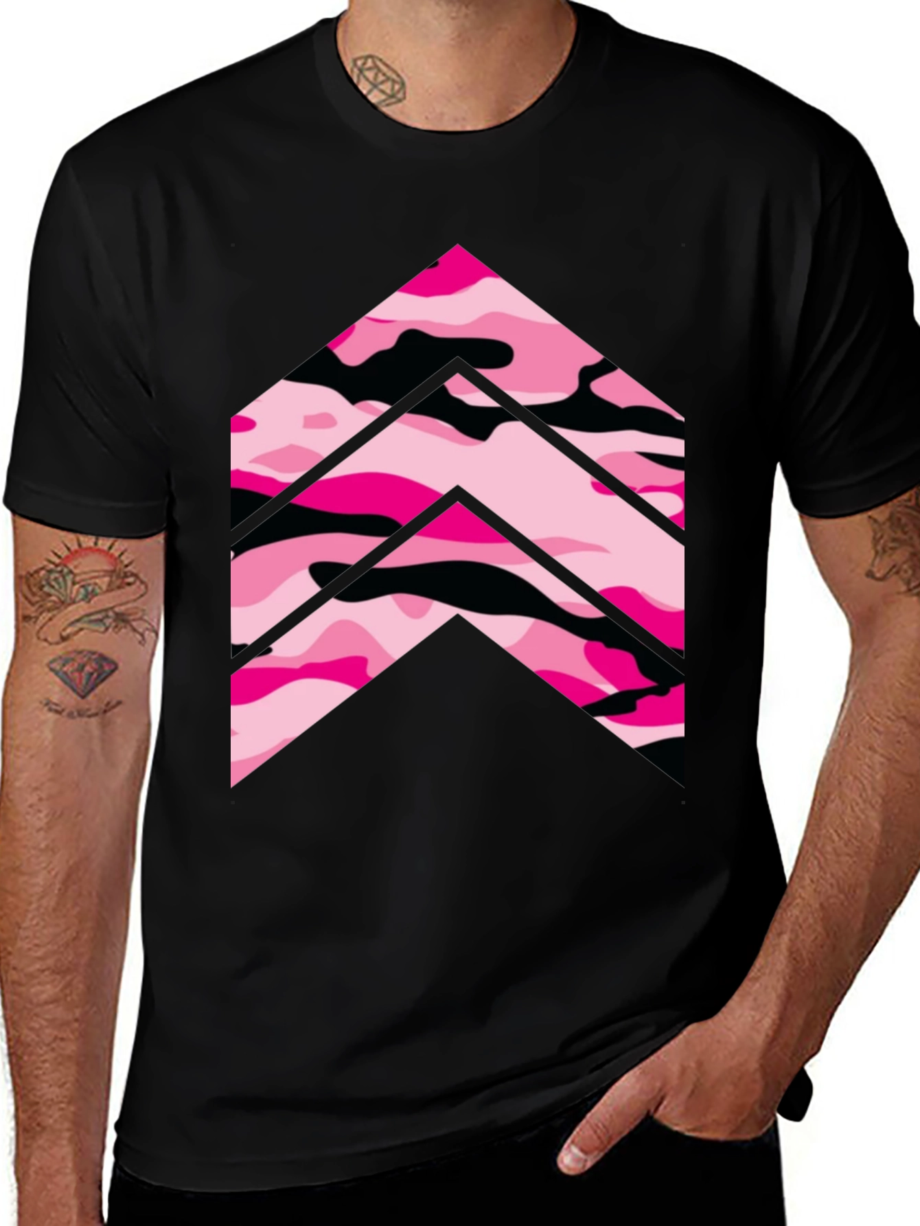 Variant 17 of Camo Arrow Graphic Black T-Shirt