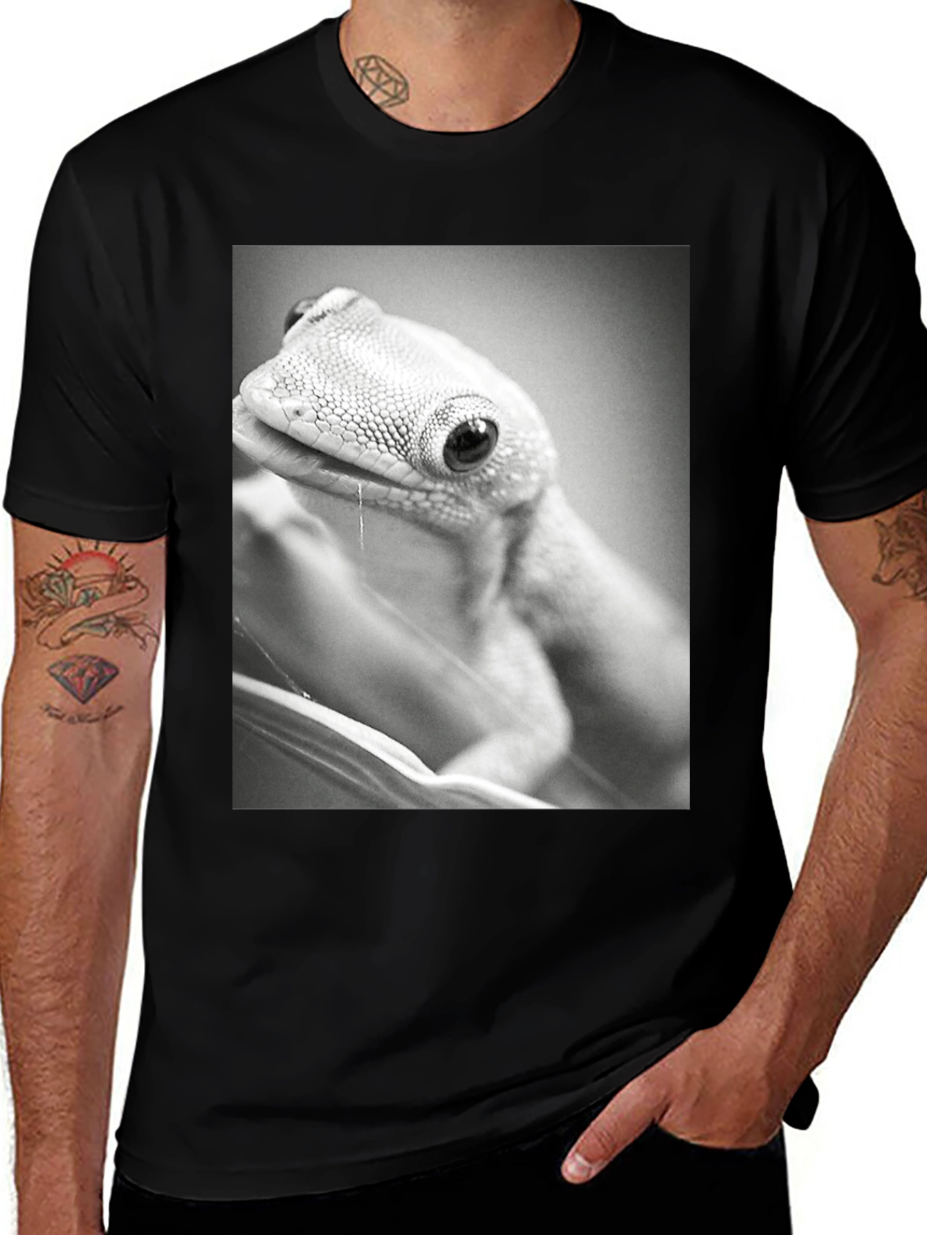 Variant 19 of Gecko Print T-Shirt: Cool Reptile Graphic Tee