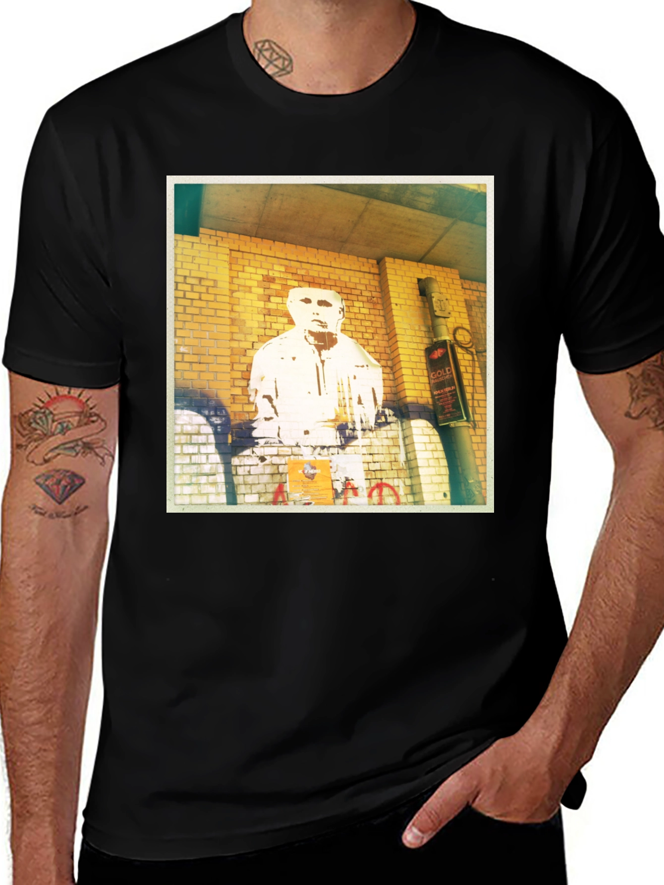 Variant 28 of Urban Graffiti Print Black T-Shirt