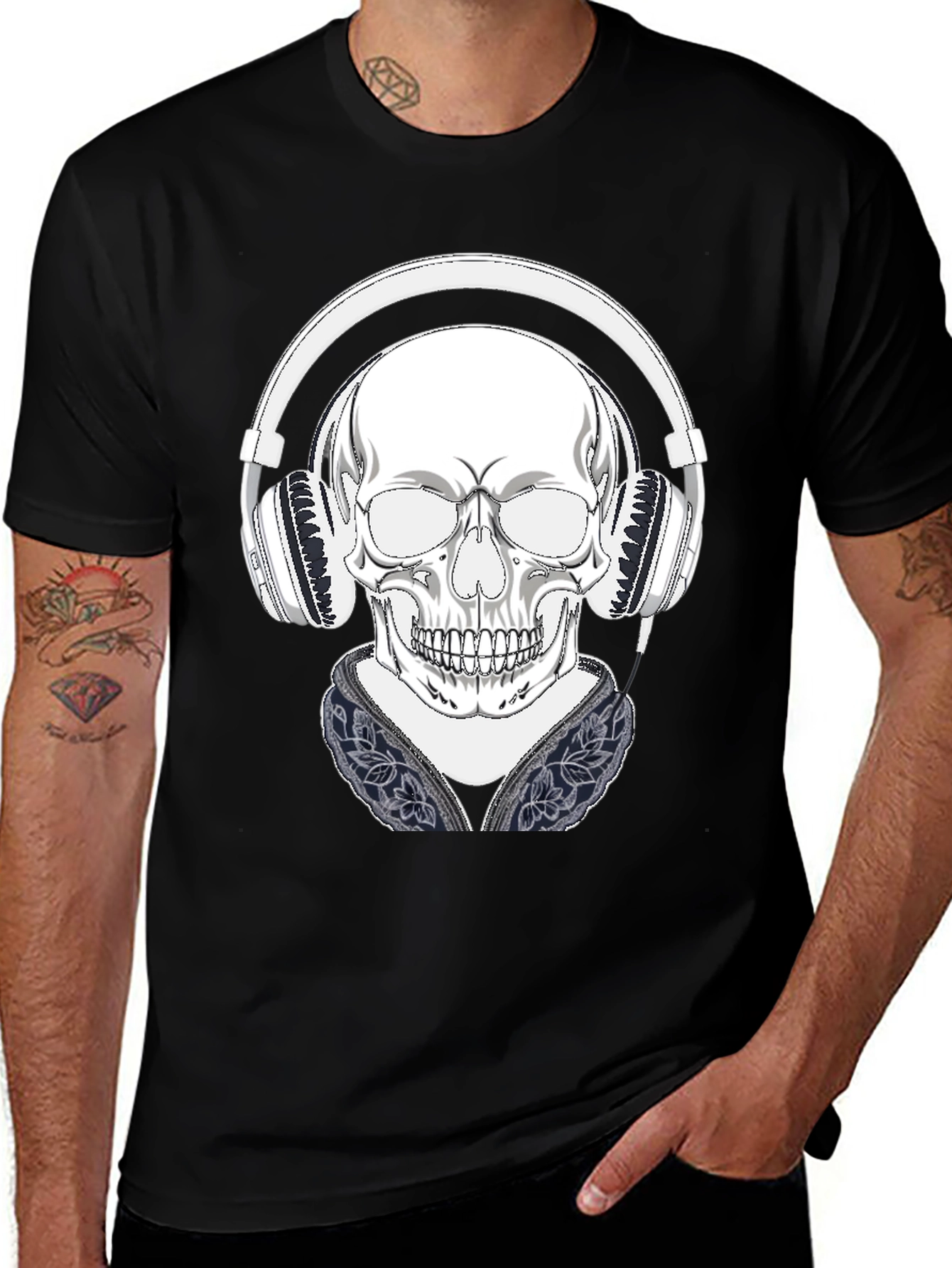 Variant 30 of Skull with Headphones Graphic Tee - Black