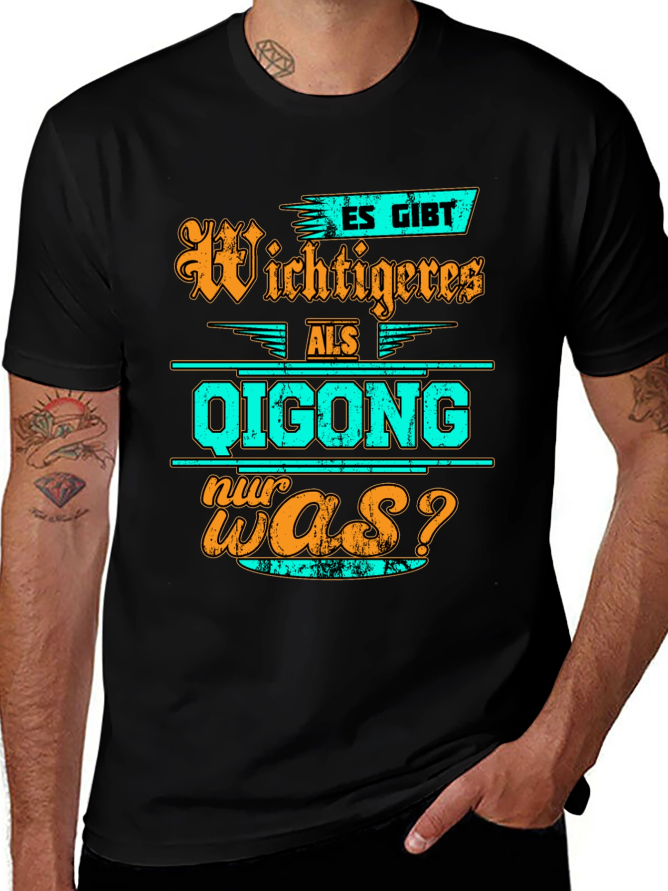 Qigong Graphic Tee - 'Es gibt Wichtigeres als Qigong nur was?' T-Shirt