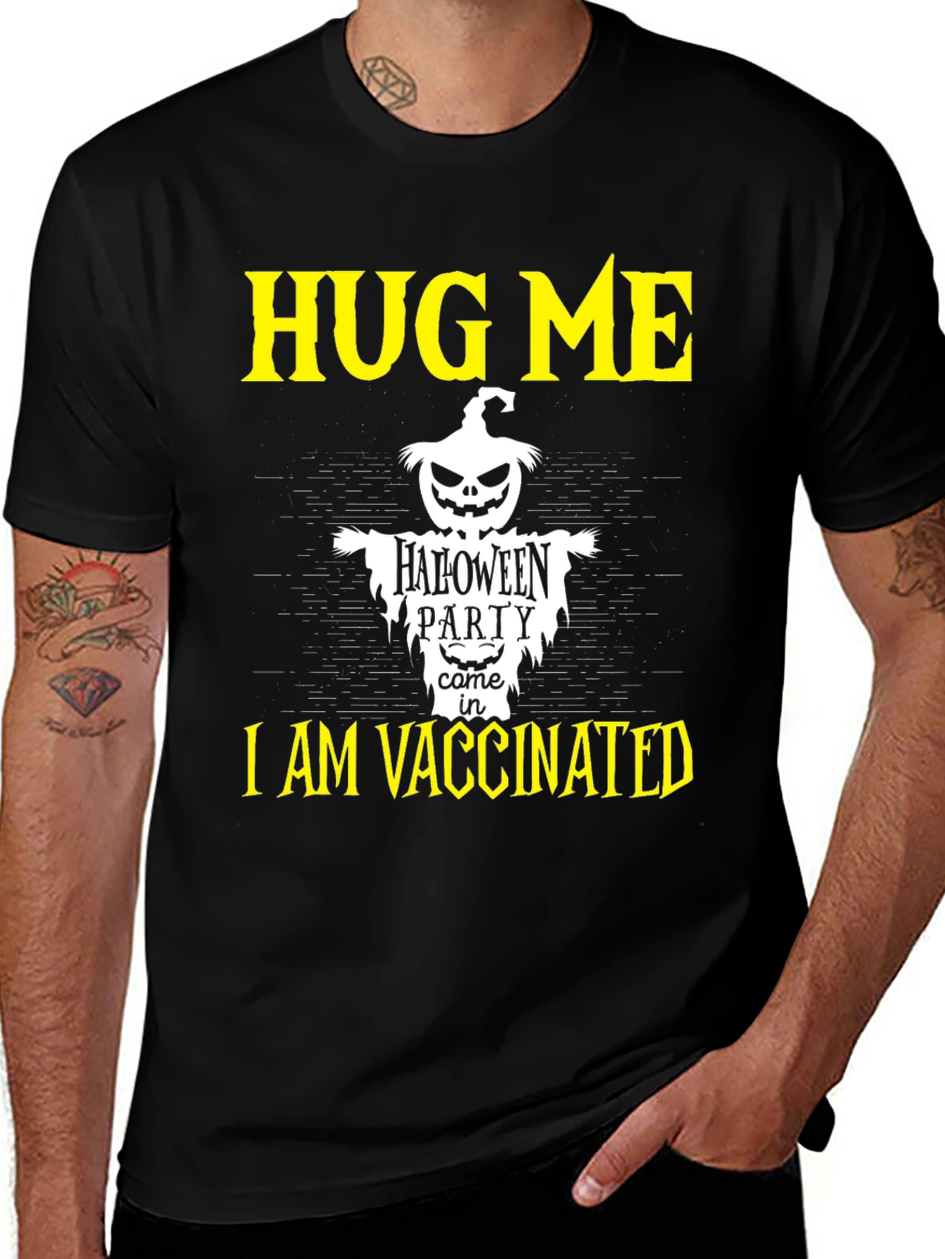 Hug Me I Am Vaccinated Halloween Party T-Shirt