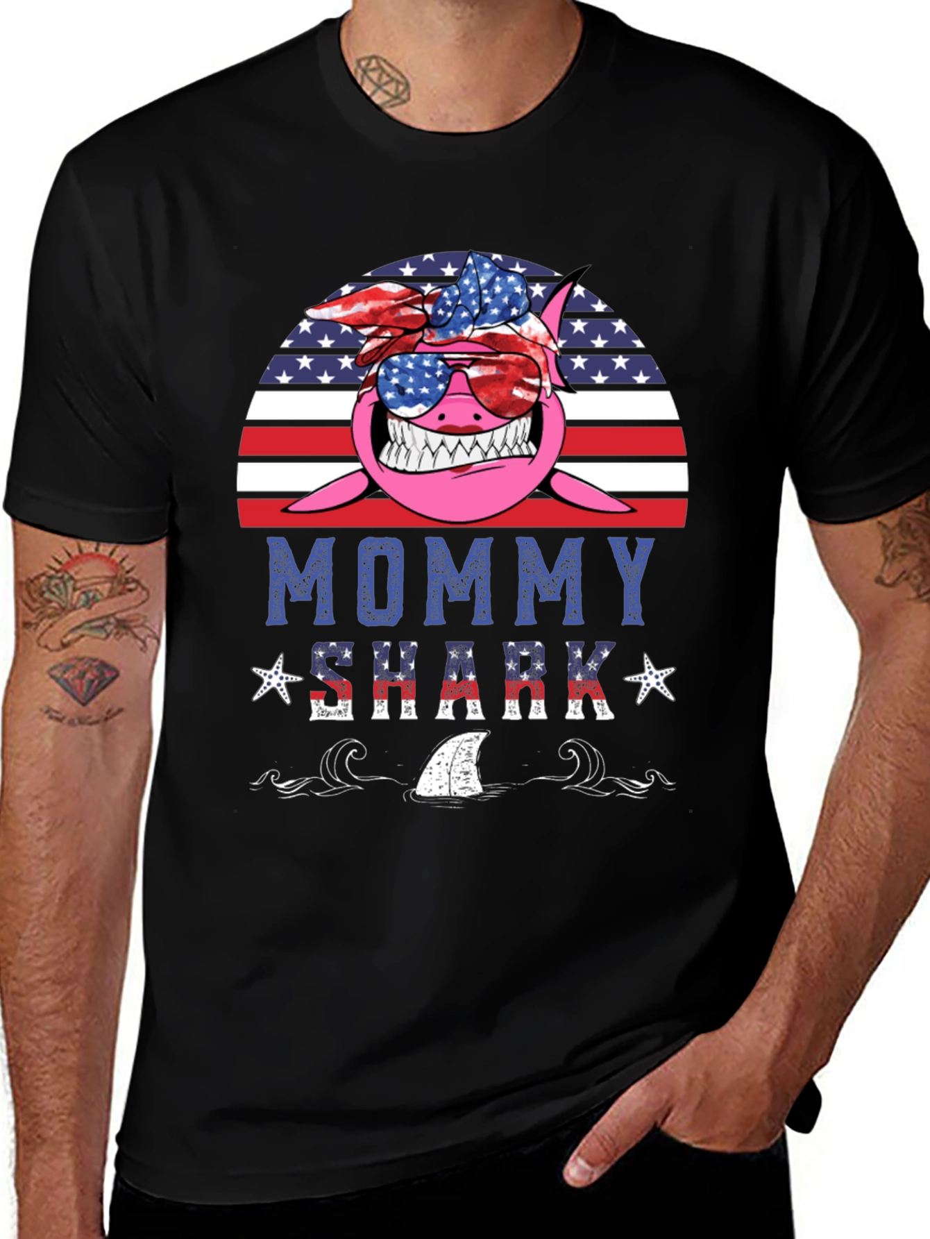 Variant 19 of Mommy Shark USA Graphic Tee