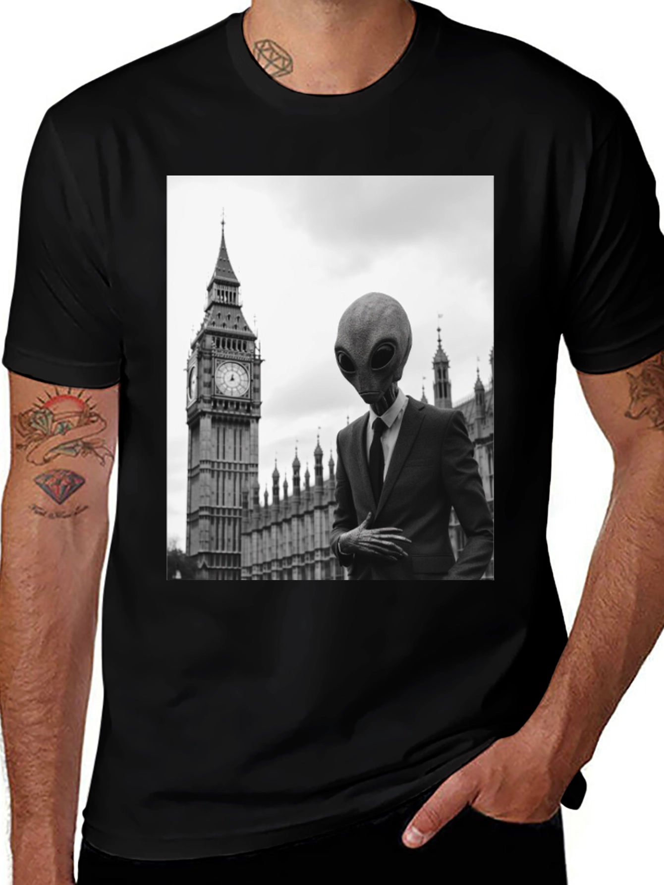 Variant 15 of Alien in London T-Shirt - Men's Graphic Tee