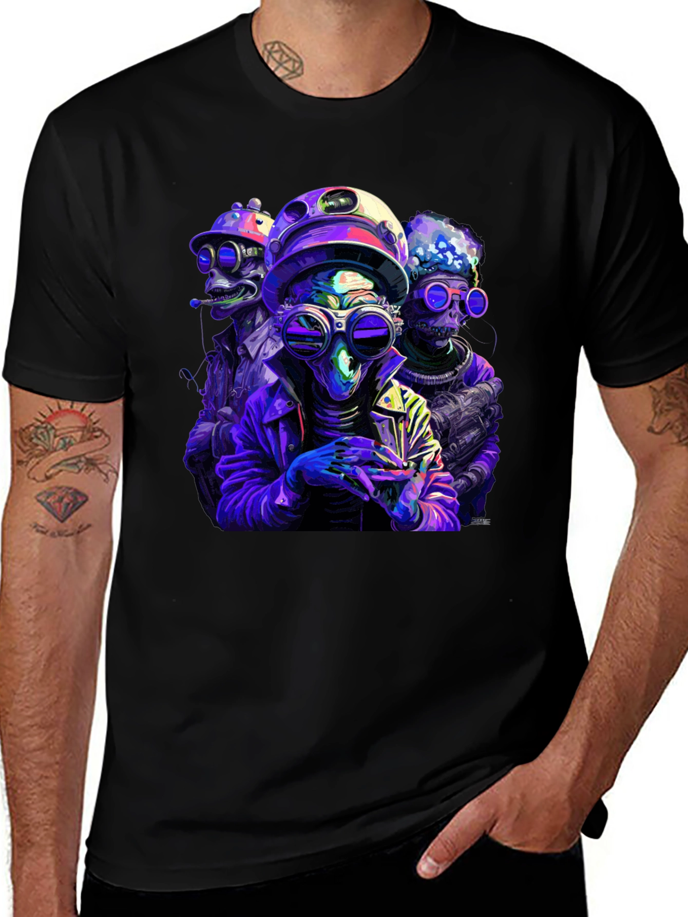 Variant 20 of Retro Alien Crew Graphic Black T-Shirt