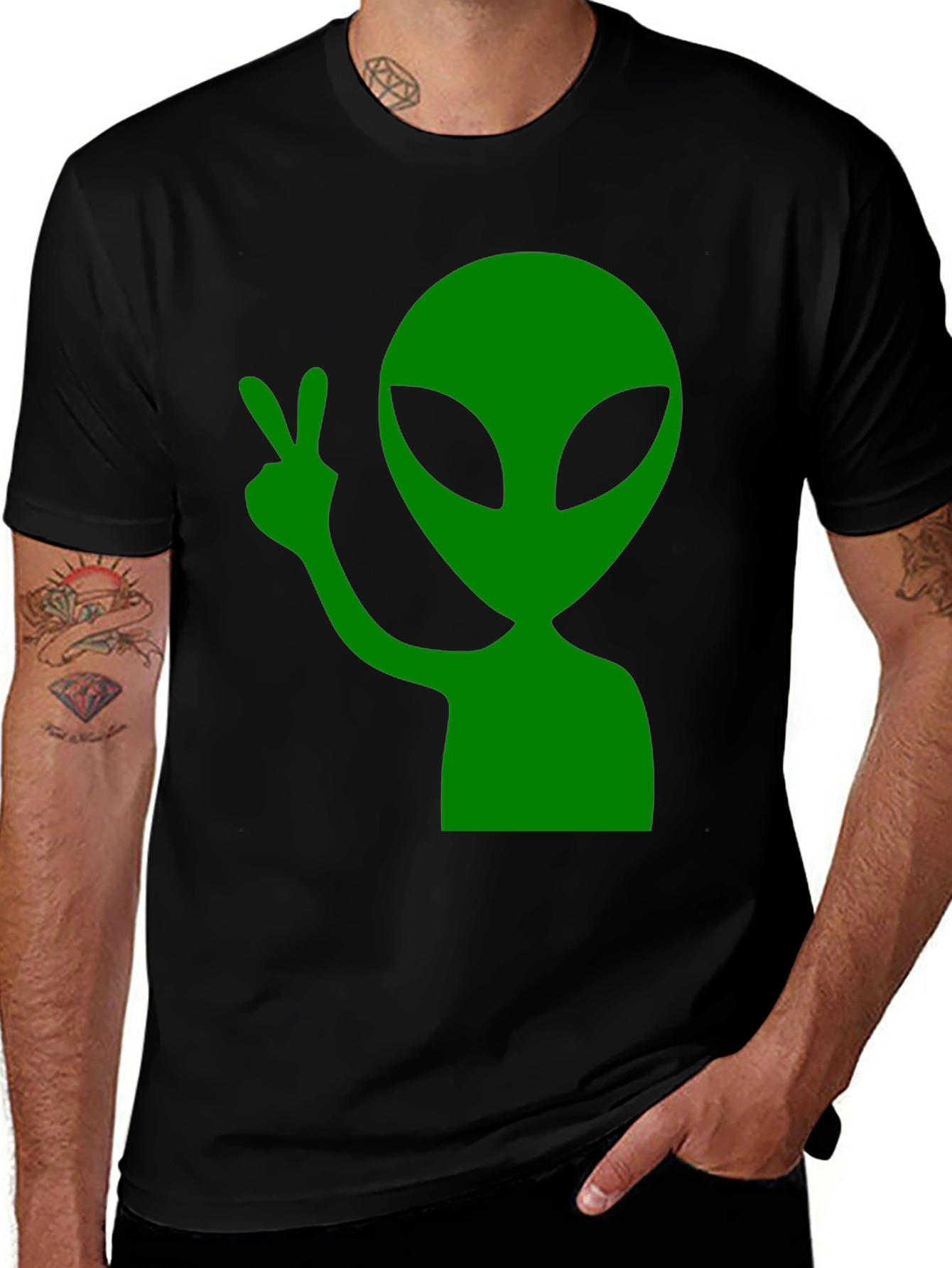 Variant 10 of Alien Peace Sign Graphic T-Shirt